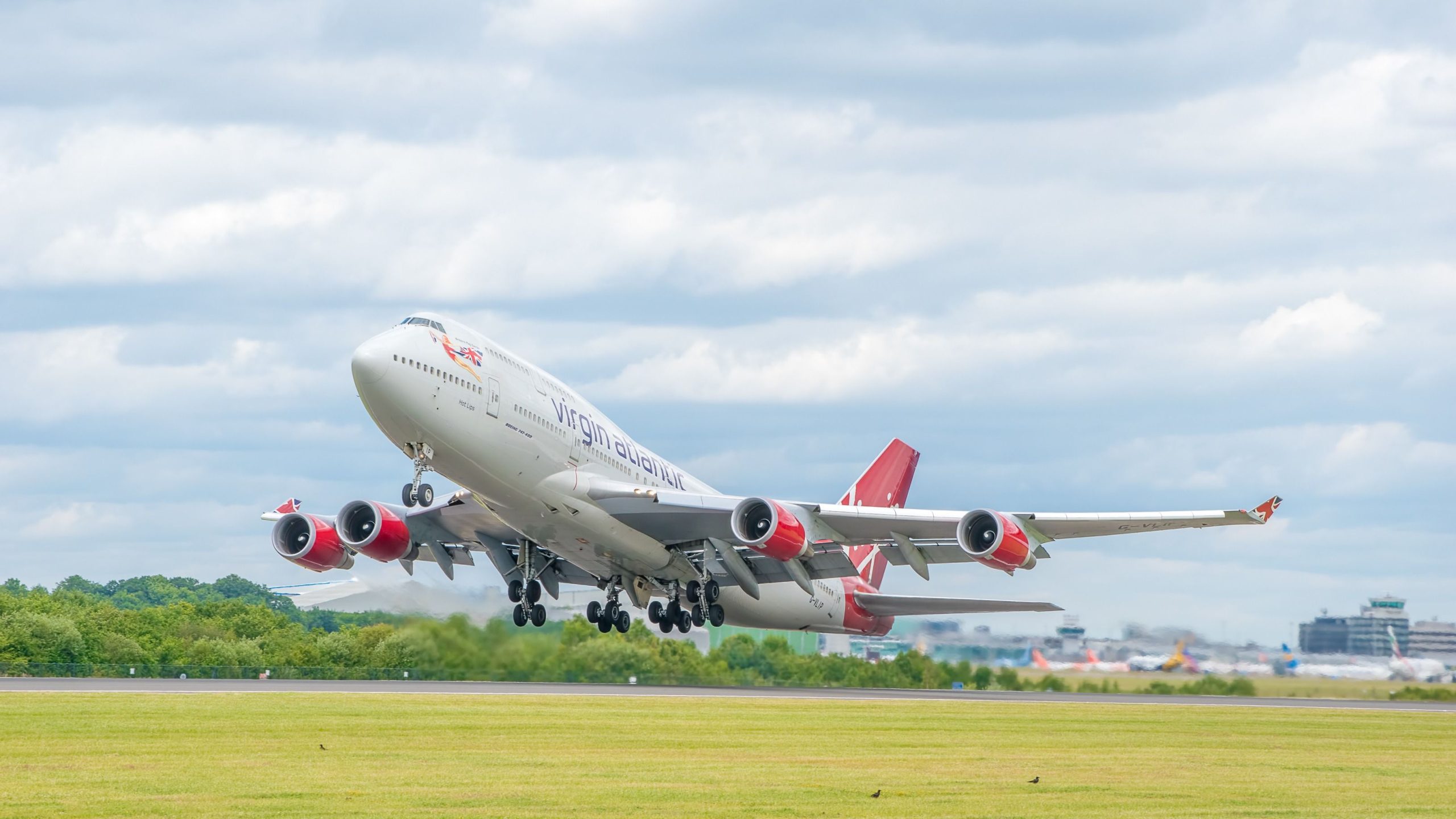 リカルド「リッキー」エルコック：バージンアトランティックの最初の黒人船長になった元クリケット選手