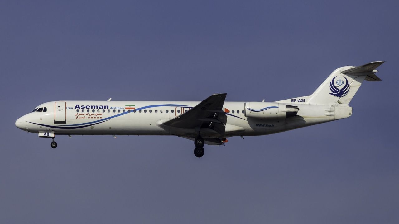 どのイランの航空会社がまだFokker航空機を飛ばしますか？