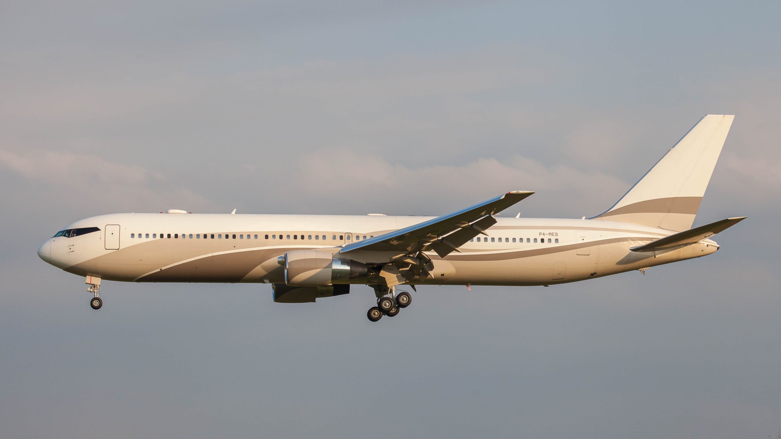 世界の4つの最も高価なプライベートジェットとそれらを所有する