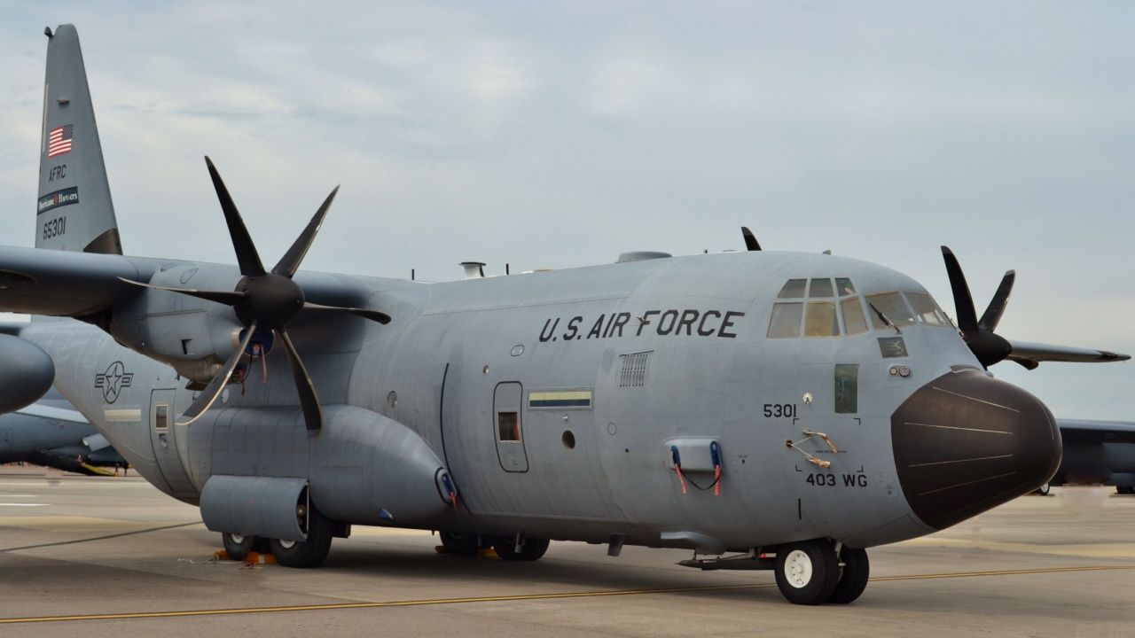 湾岸気象システムを調査するための米国空軍ハリケーンハンター