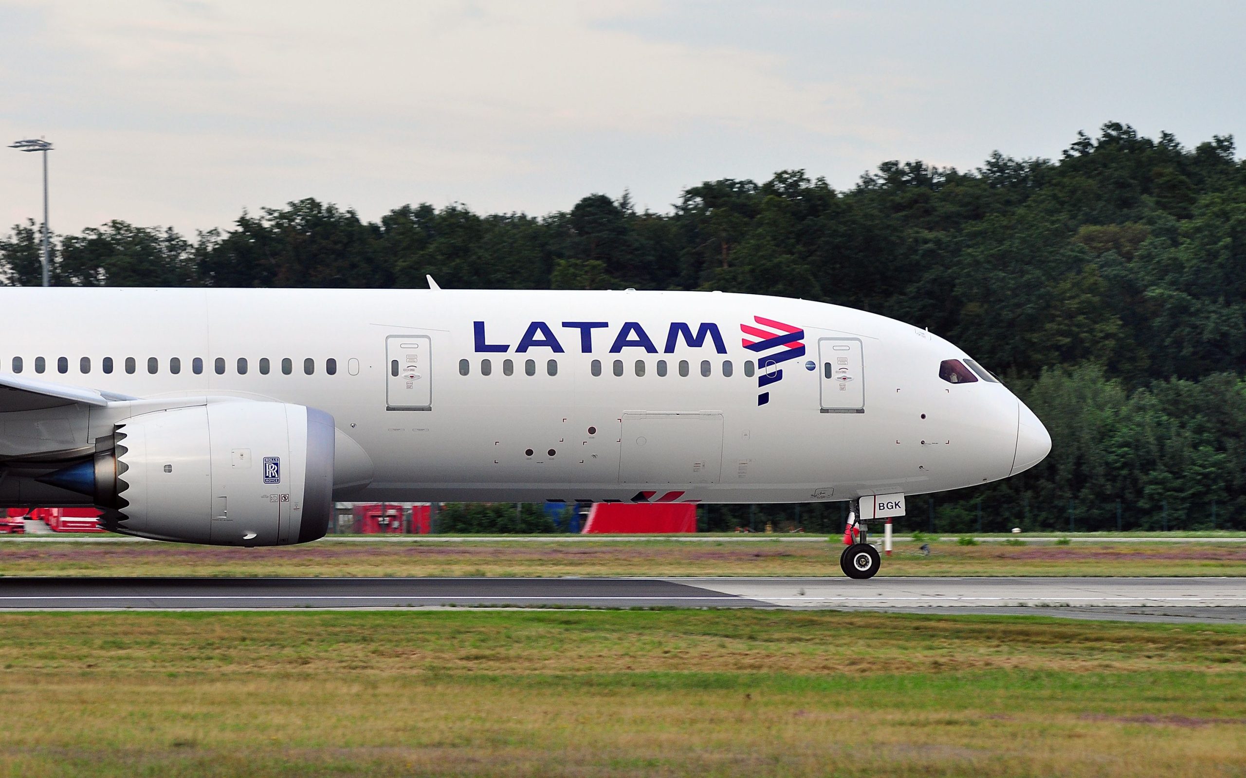LATAM 800：チリのDGACは、ボーイング787ドリームライナーでパイロットシートの動きを見つけました。
