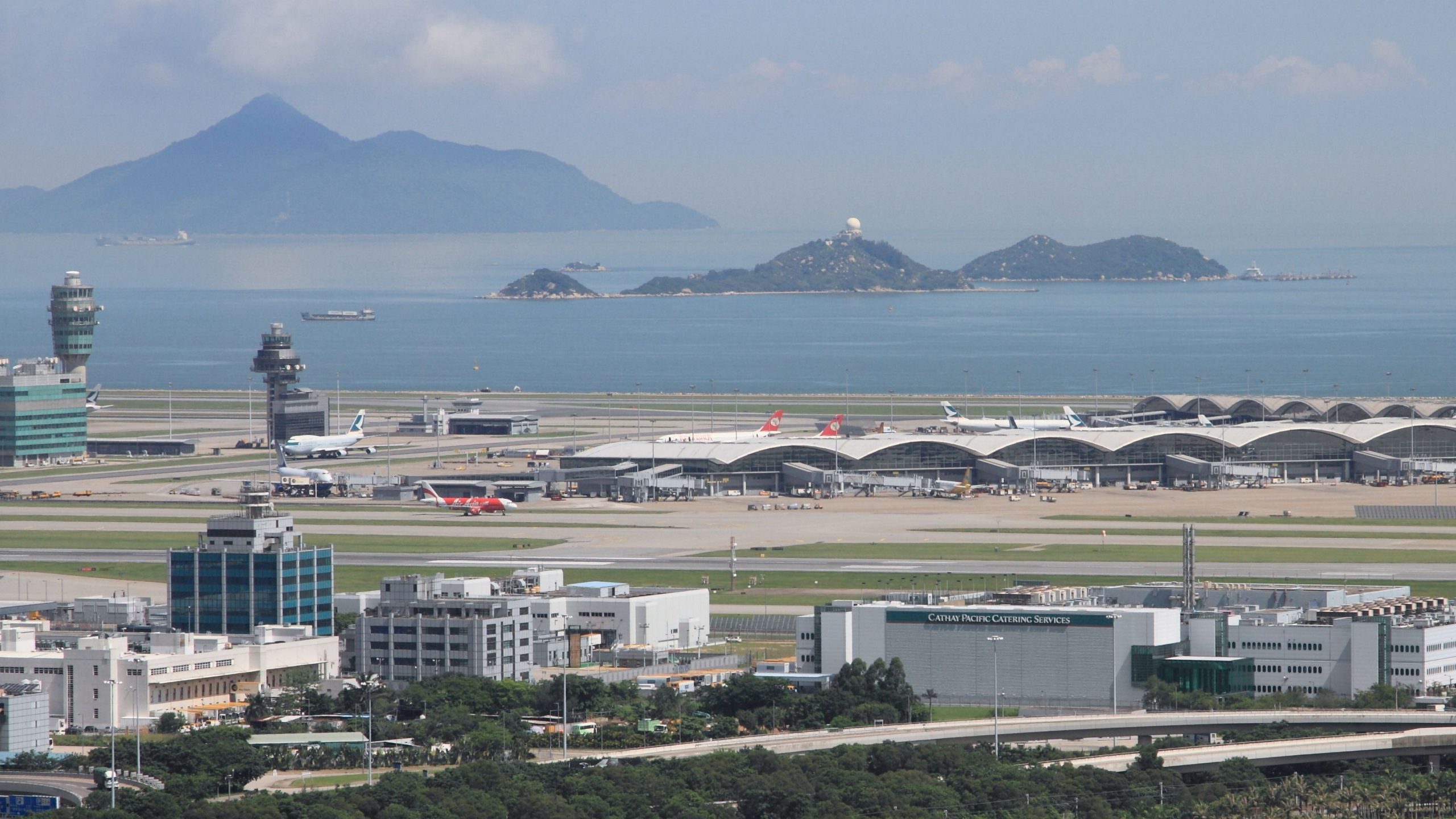 エミレーツは、香港のアップグレードされたラウンジを再開します