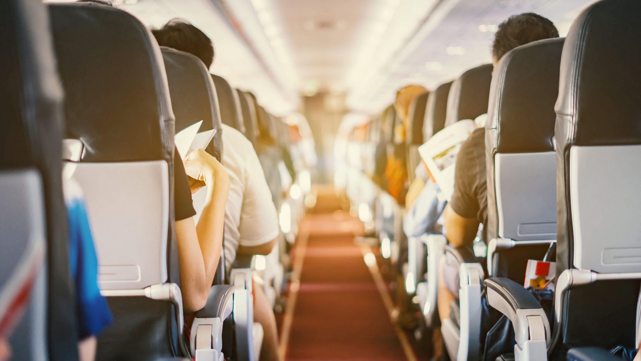 飛行機の縮小？今、FAAは何年もの乗客の苦情の後に熱い座席にいます