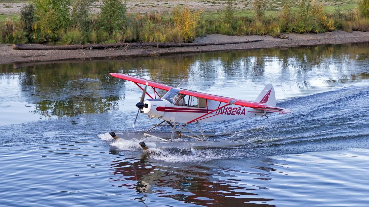 Alaskan Commandの米国空軍事務局長がPIPER PA-18クラッシュで死ぬ