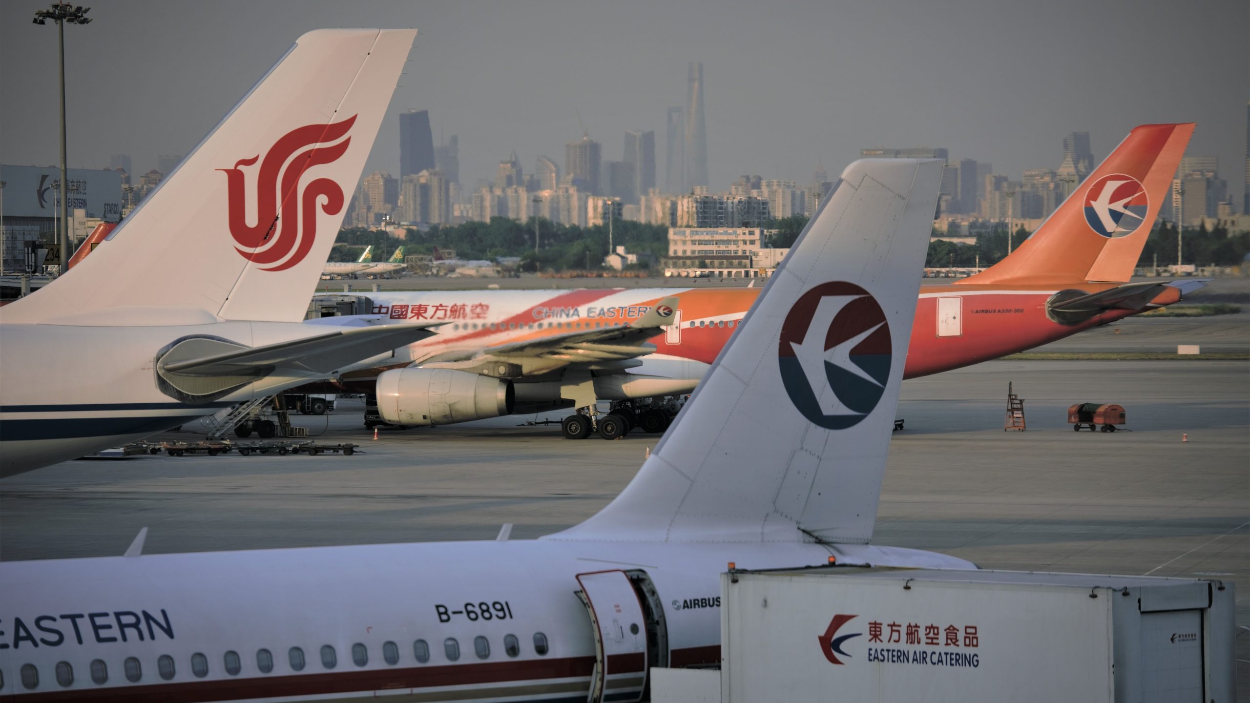 国際航空と空港が月の新年を祝っている方法