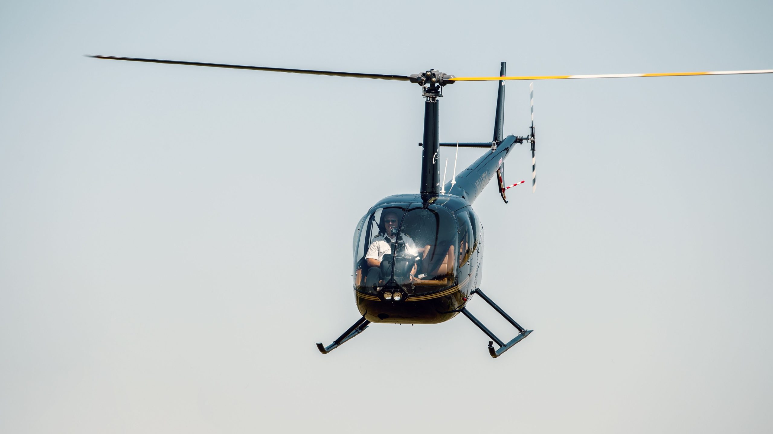 ハワイで致命的なヘリコプターの衝突後に2人の行方不明の居住者を検索する