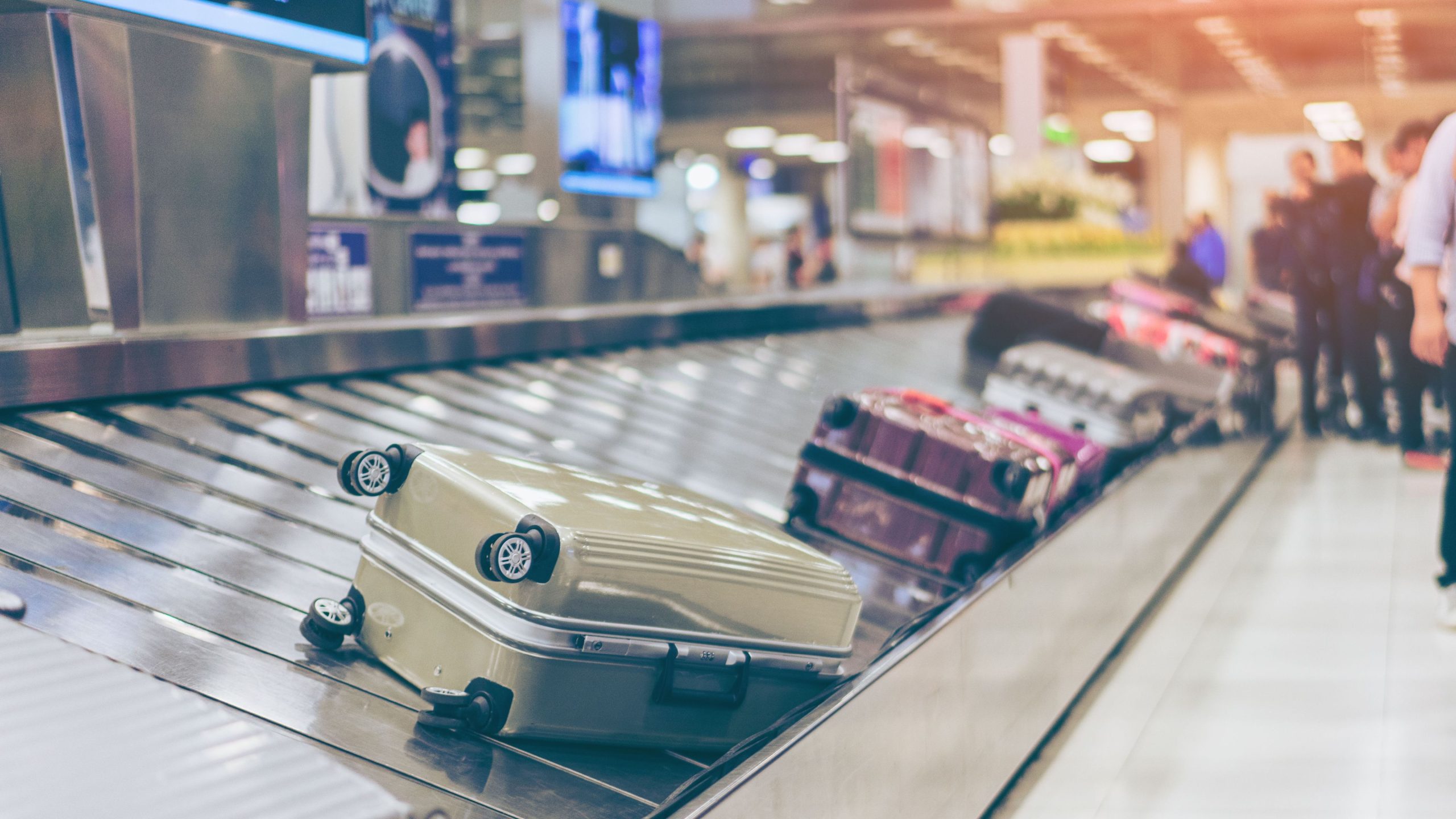 荷物が販売されるとき：アメリカのユニークな請求されていない手荷物店