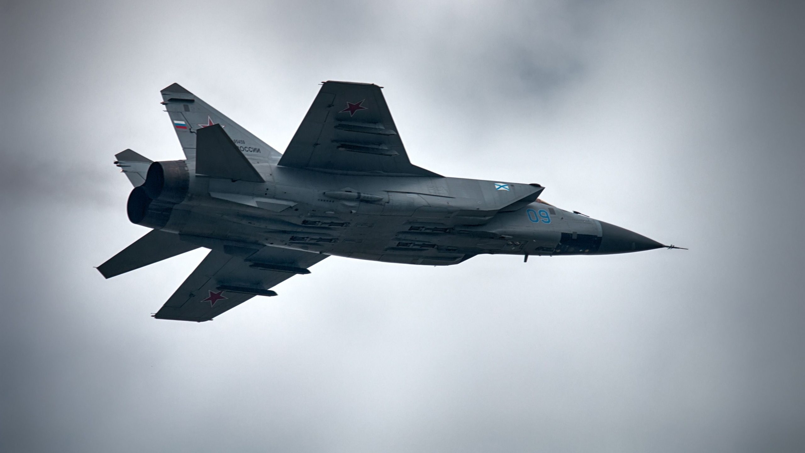 どの空軍がMIG-25 FOXBATを運営していますか？