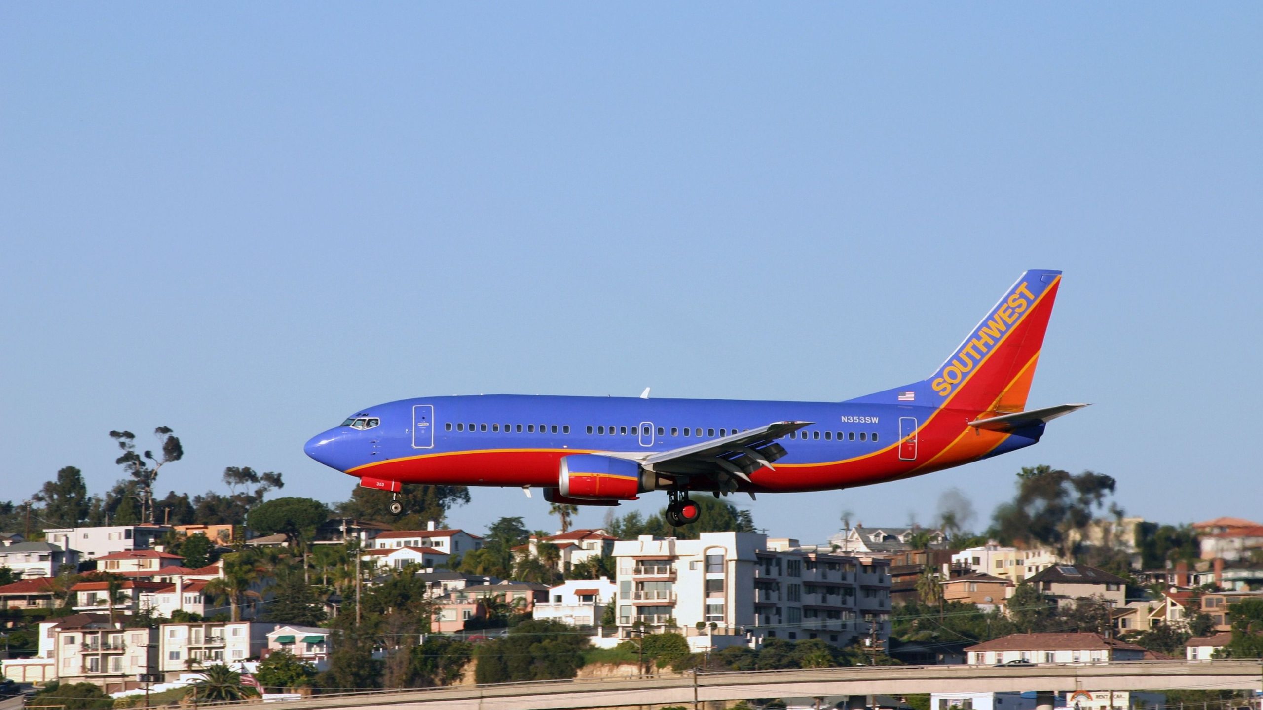 ボーイングは、737クラシックの第1フライトから40年を祝います