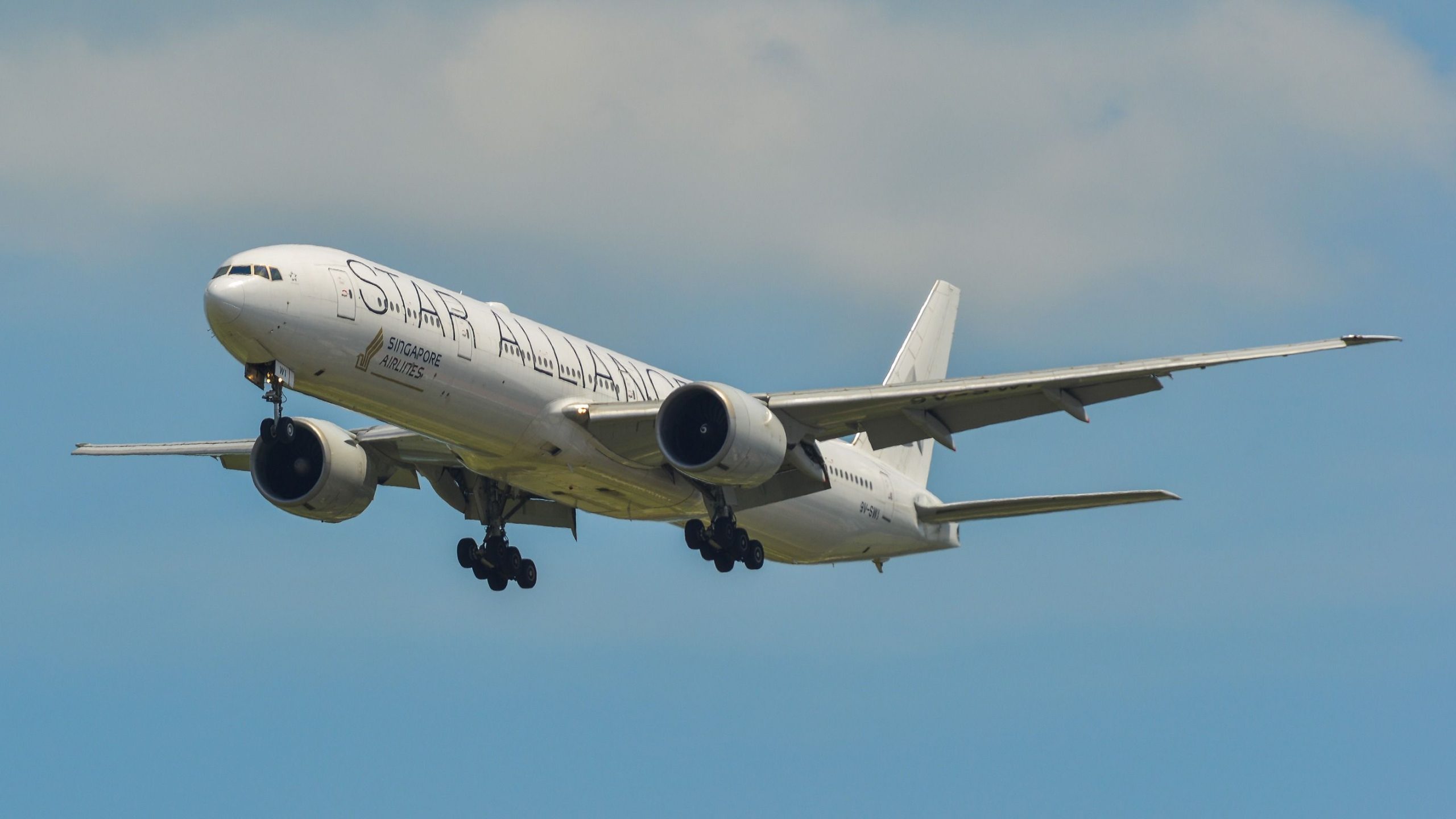 シンガポール航空のFDRレコードは、飛行機が乱流の急速なG力の変化に苦しんだことを示しています