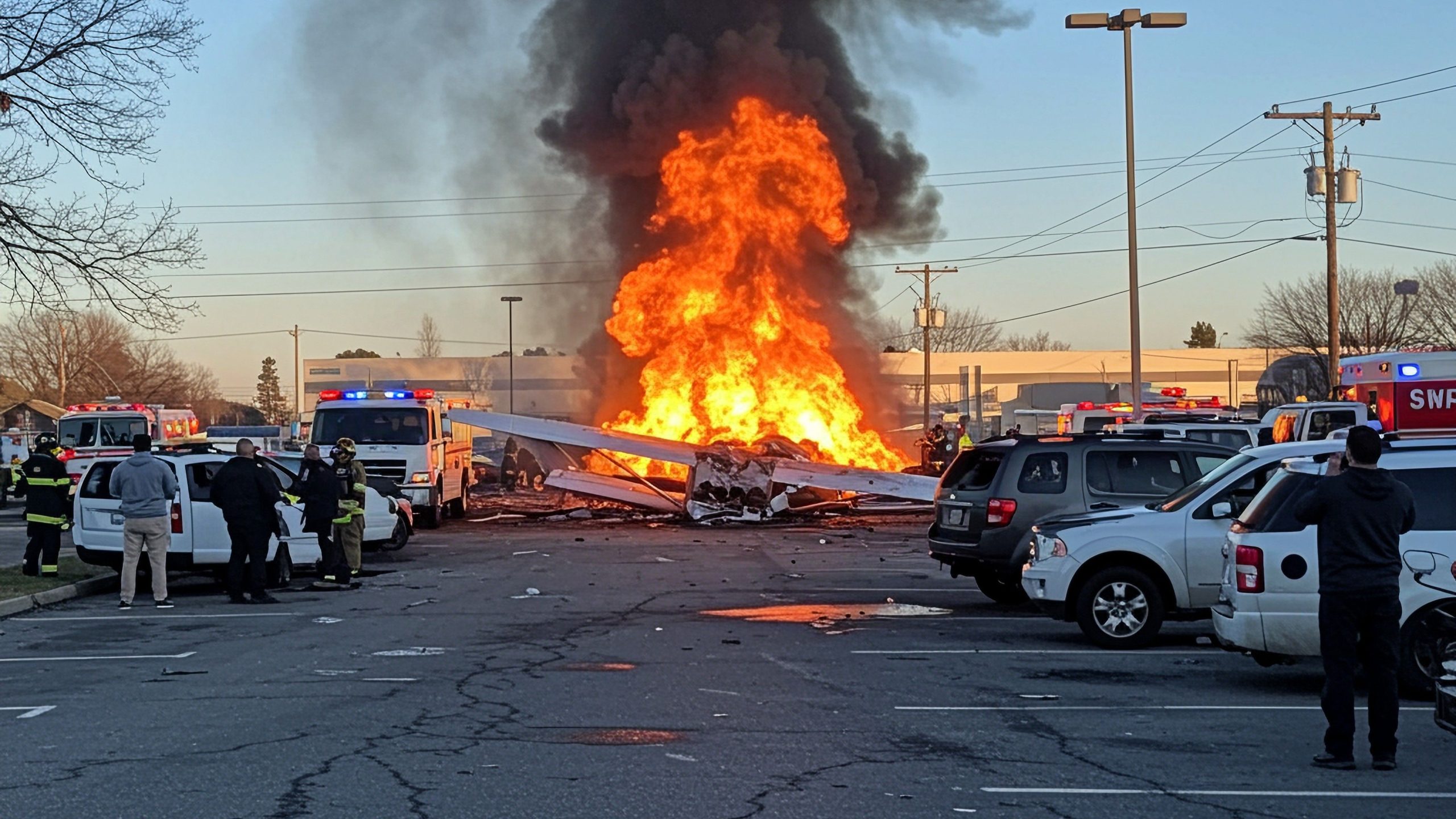 ペンシルベニア州で小さな飛行機がcrash落した後、5人が負傷し、炎に噴出した