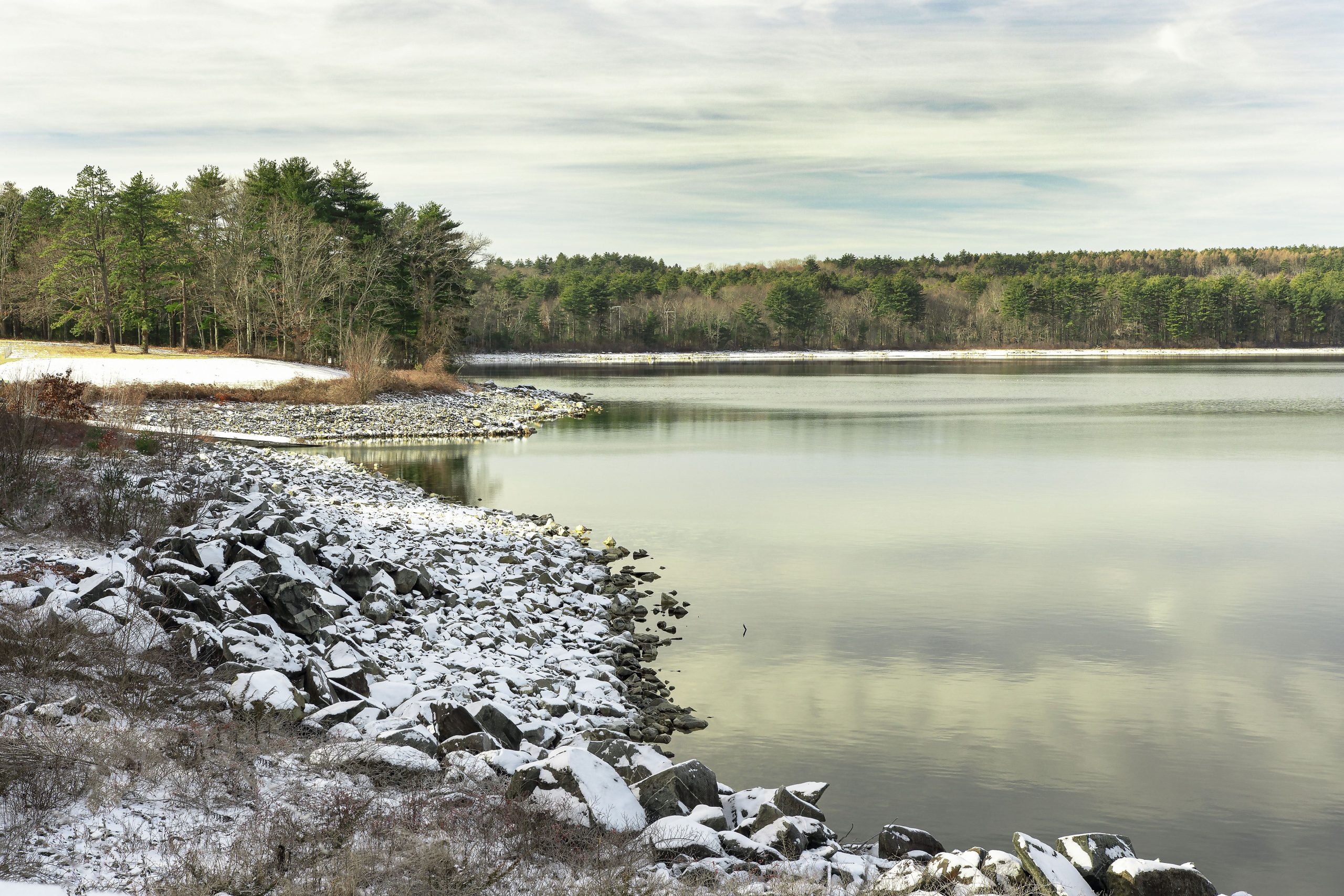 1938年に湖を作るために4つの町が浸水した後、住民がまだ苦しんでいるため、議員は援助を提案します