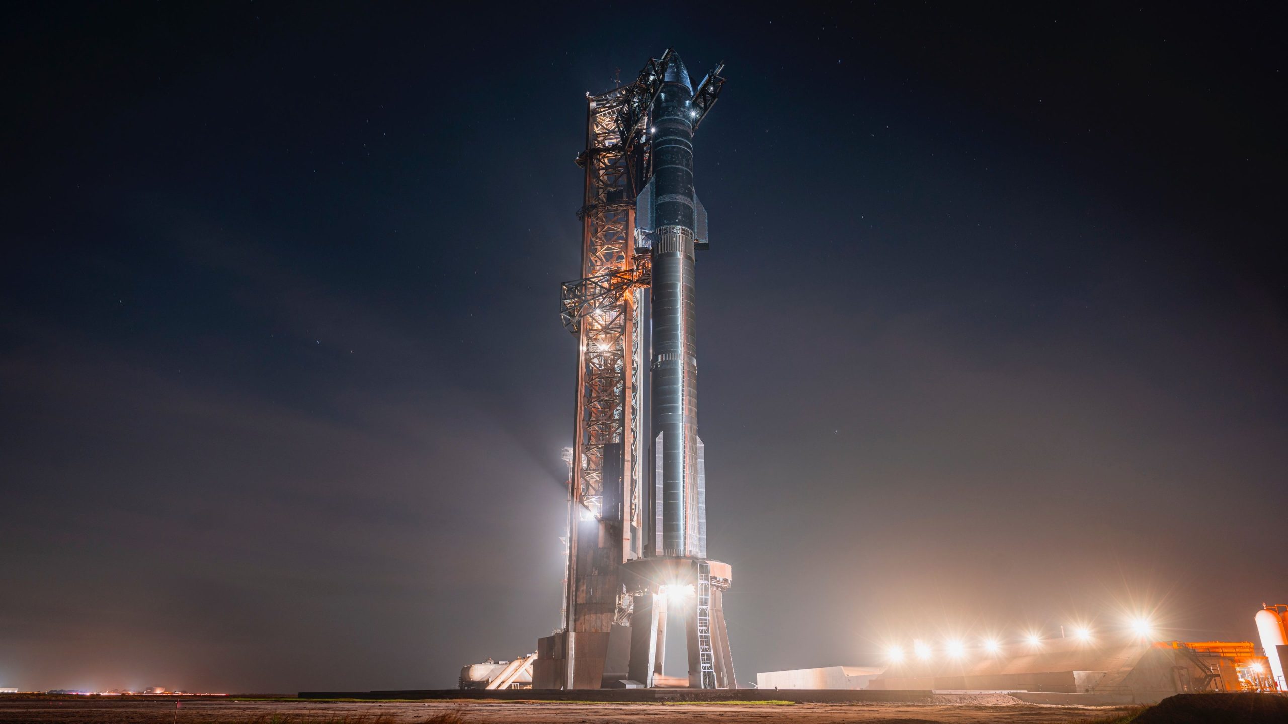 SpaceXは、トランプが出席した6回目のテストフライトで超重い星を開始します