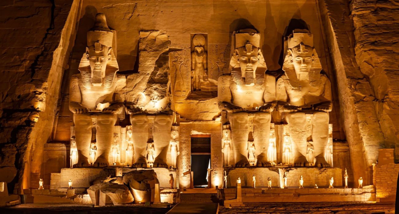 これらの有名なエジプトのモノリスは洪水でほぼ破壊されました