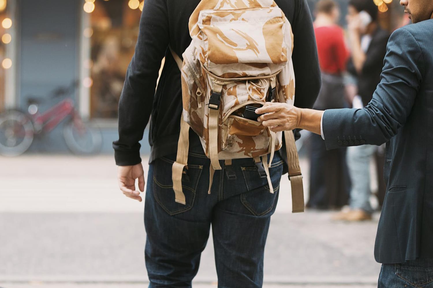 あなたの現金を保護するための10の最高の旅行金ベルト