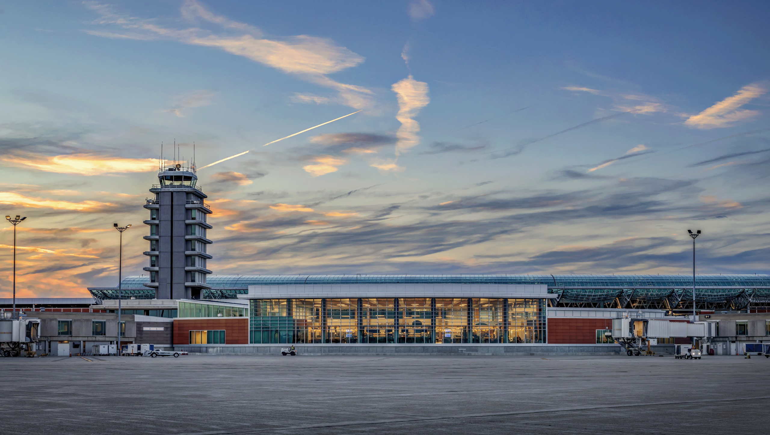 60年前の航空交通管制タワーを交換するグランドラピッズ空港