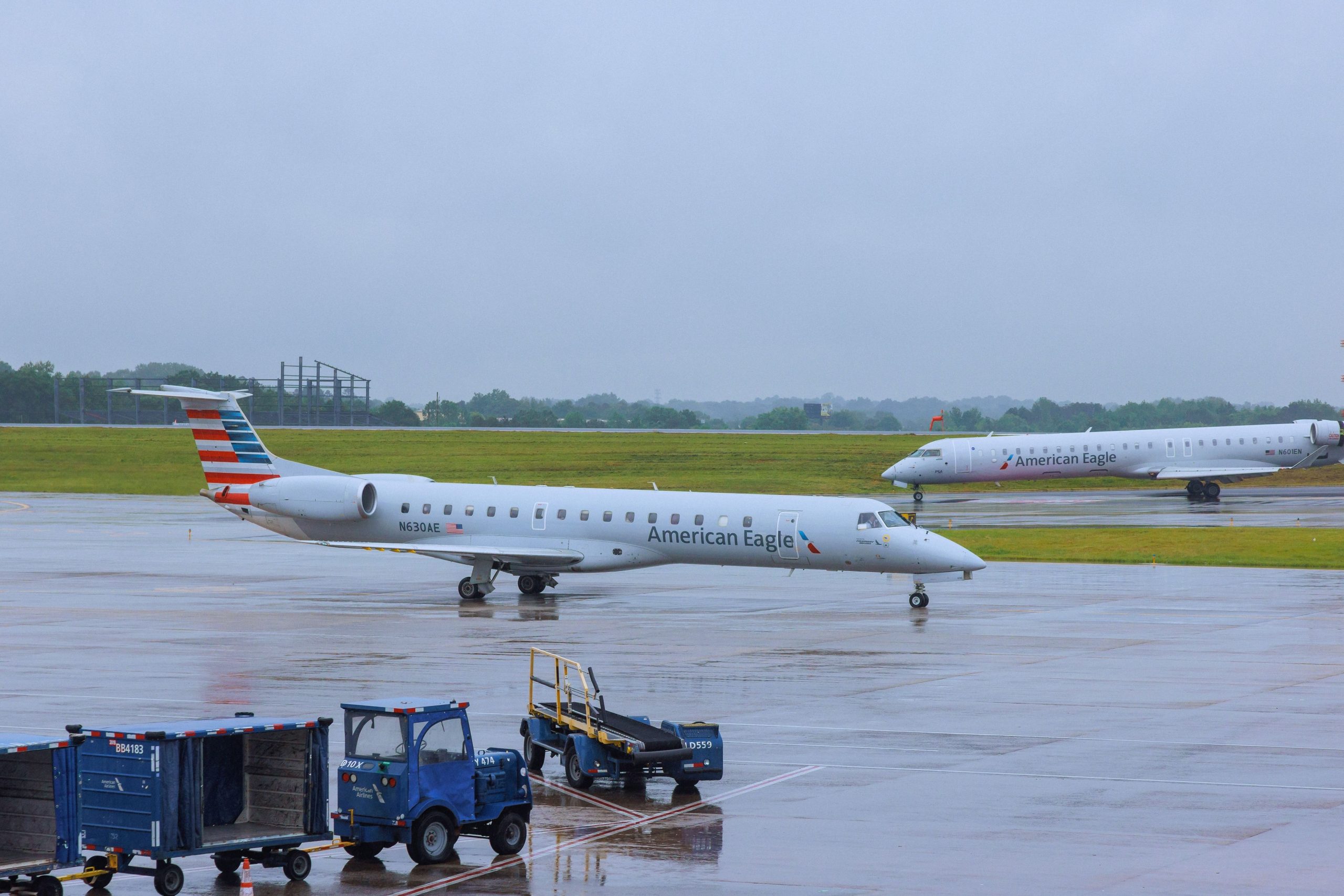 コックピットでの煙：ピードモント航空エンブラエルERJ-145飛行を迂回させた