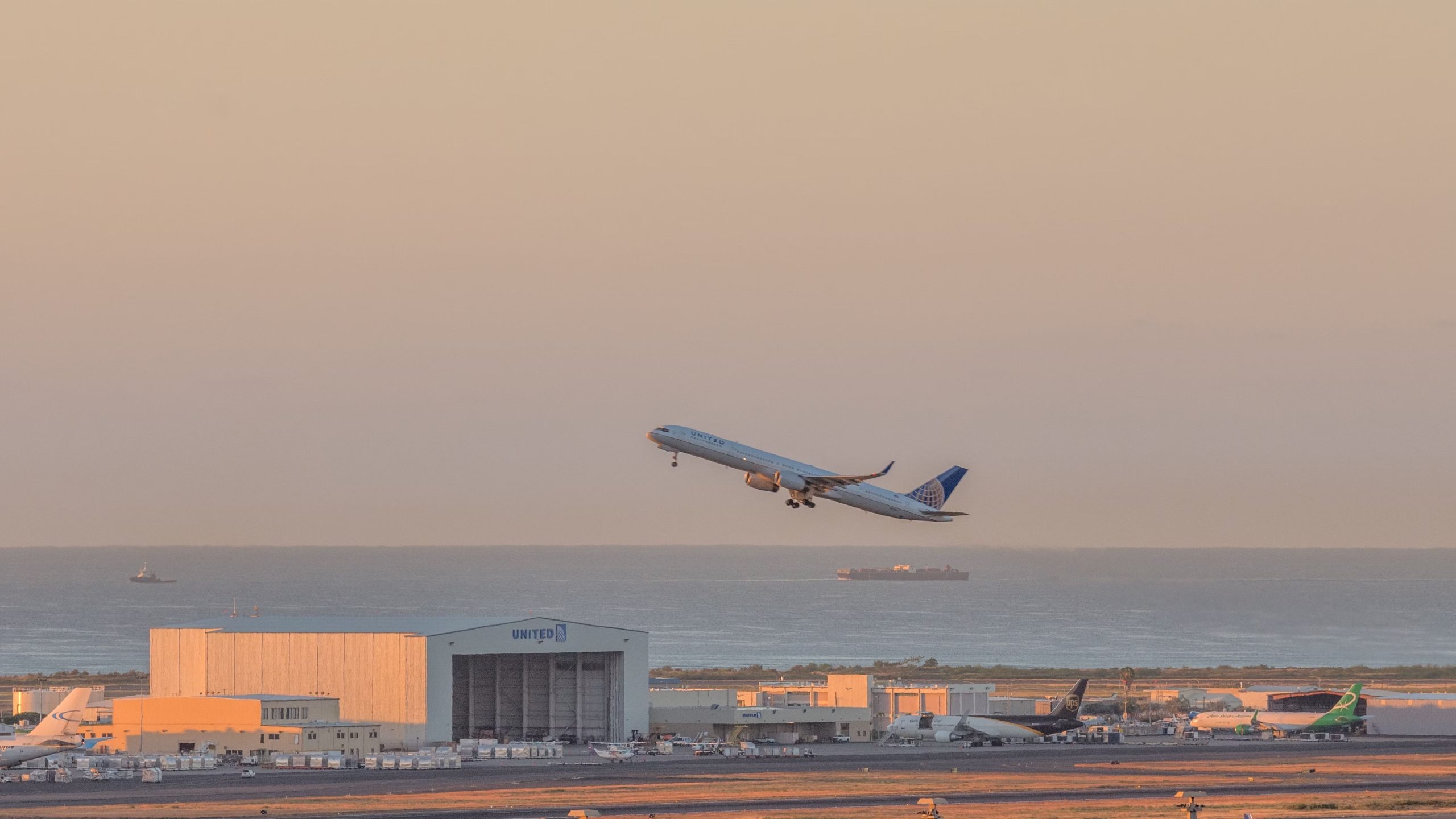 より多くの遅延？ホノルル国際空港の滑走路は、修理のために1か月間の閉鎖に直面しています