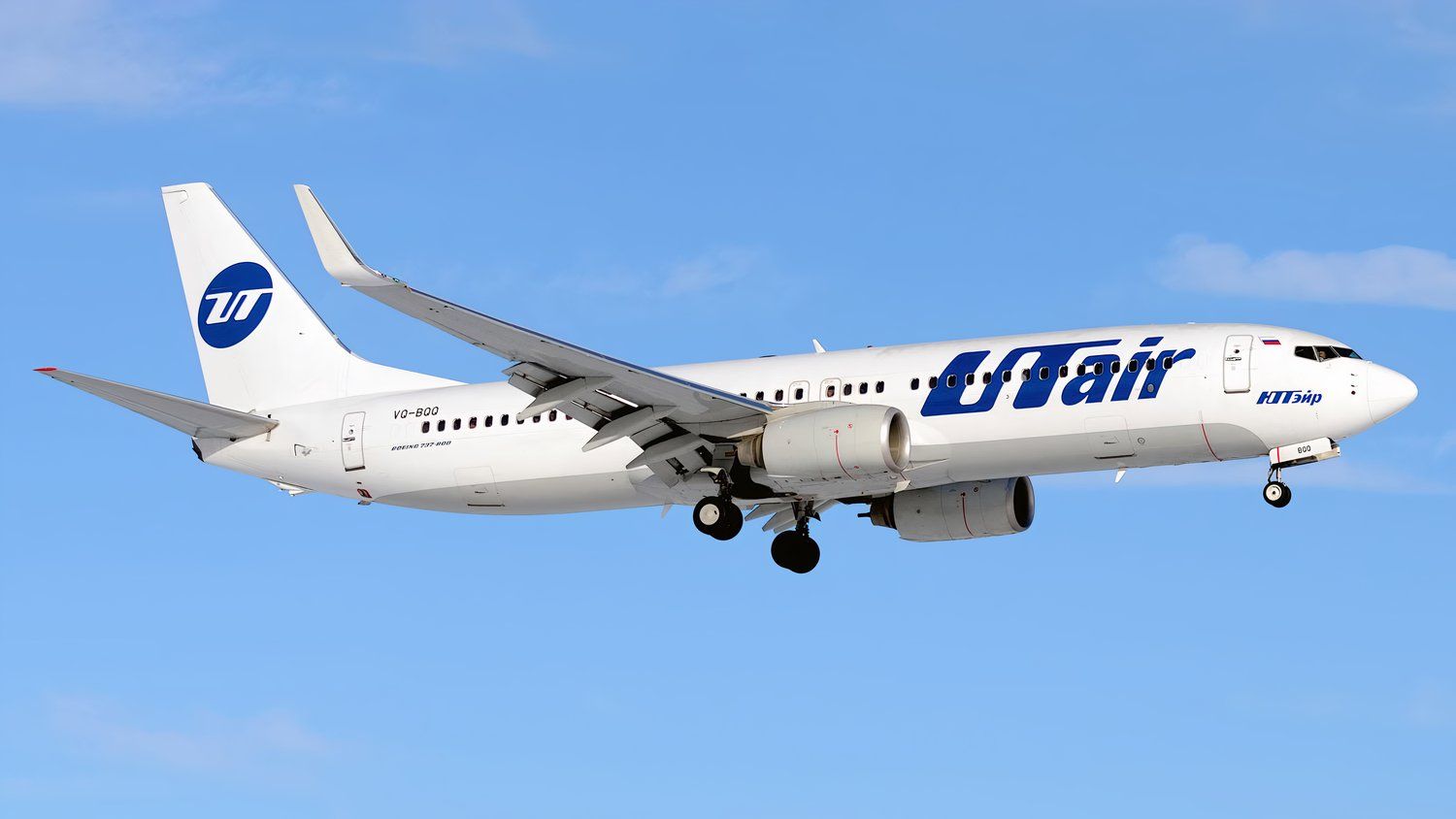 ロシアのボーイング737は、未完成の滑走路への着陸を狭く避けています