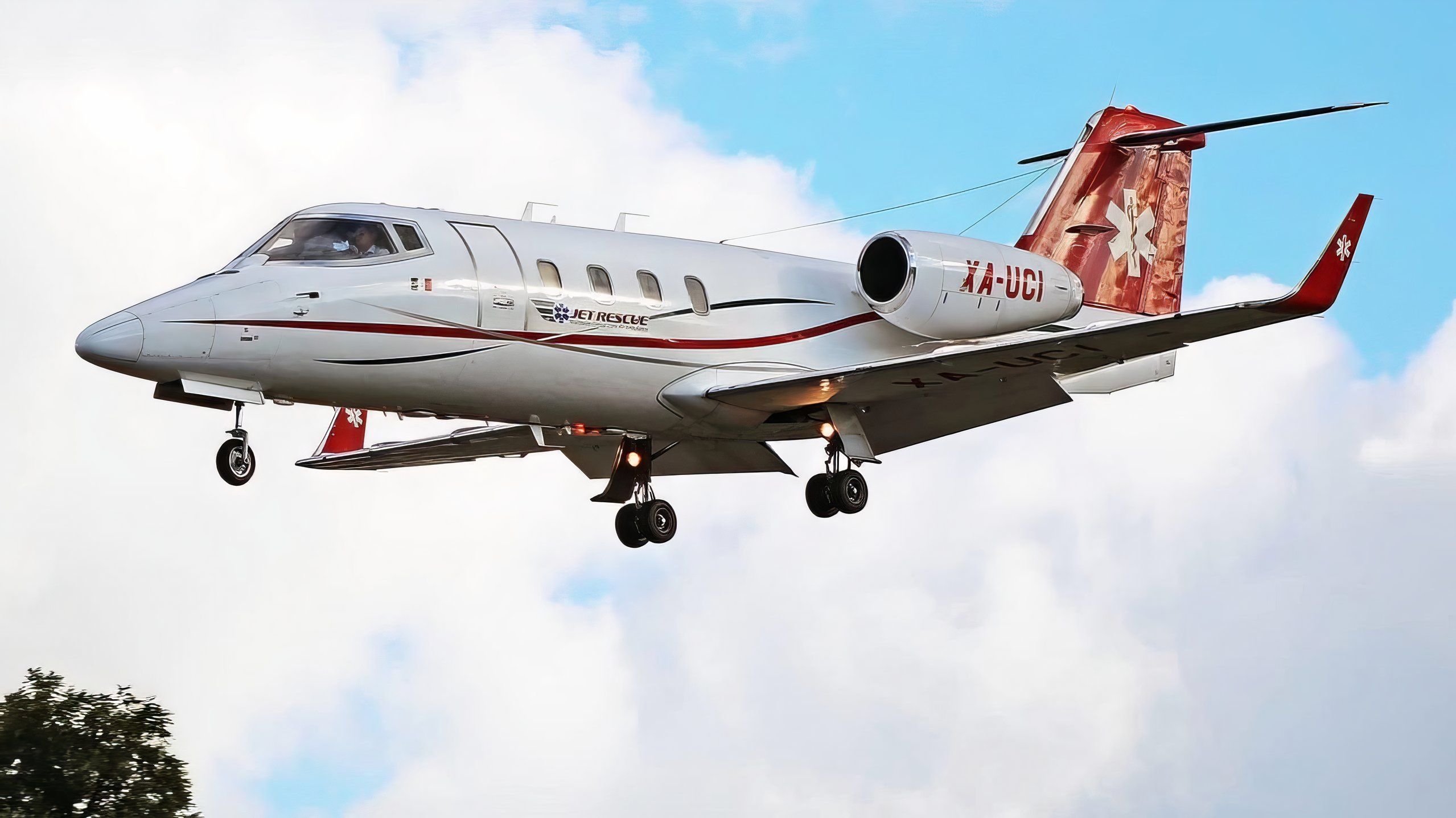 エンジェルフライトミッションのリアジェット55は、フィラデルフィア北東部に衝突します