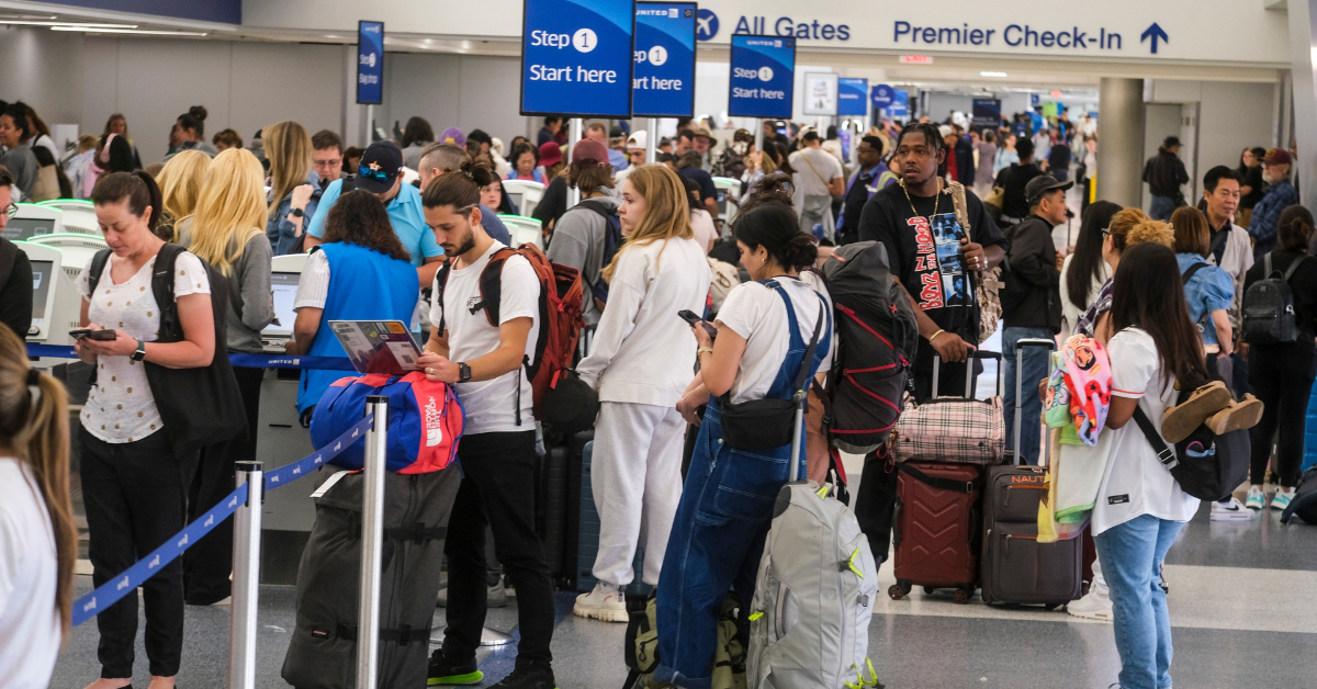 旅行者は休日の前に航空会社の払い戻し規則が変更された後、全会一致の「はい」と反応します