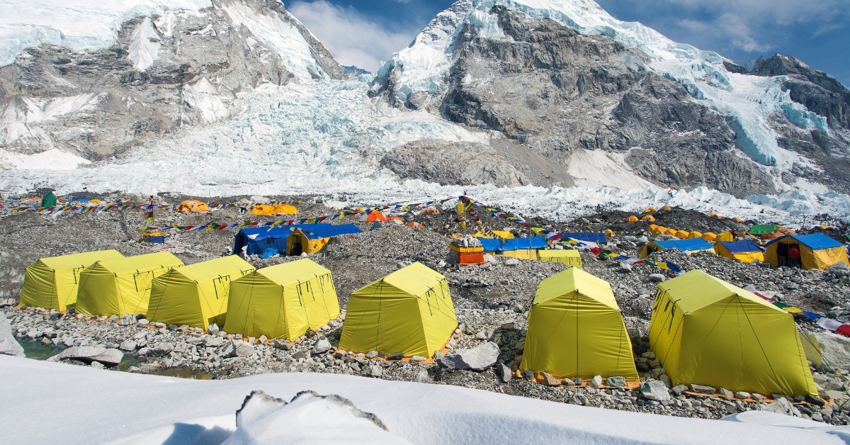 100年後、ナショナルジオグラフィックはついにエベレストの最大の未解決の謎をマウントする手がかりを見つけました