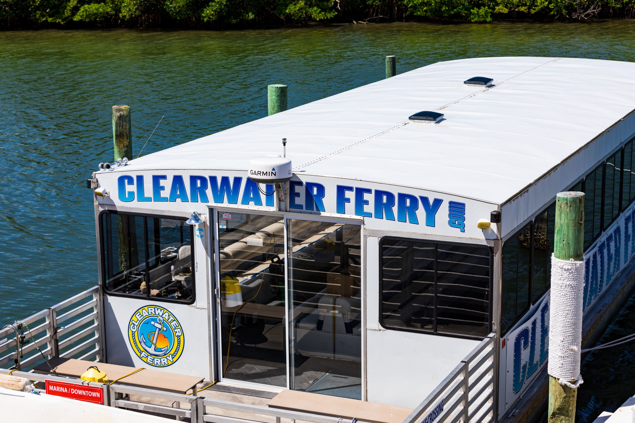 フロリダ：クリアウォーターでの「ヒットアンドラン」ボートと旅客フェリーの衝突で殺され、複数の負傷者