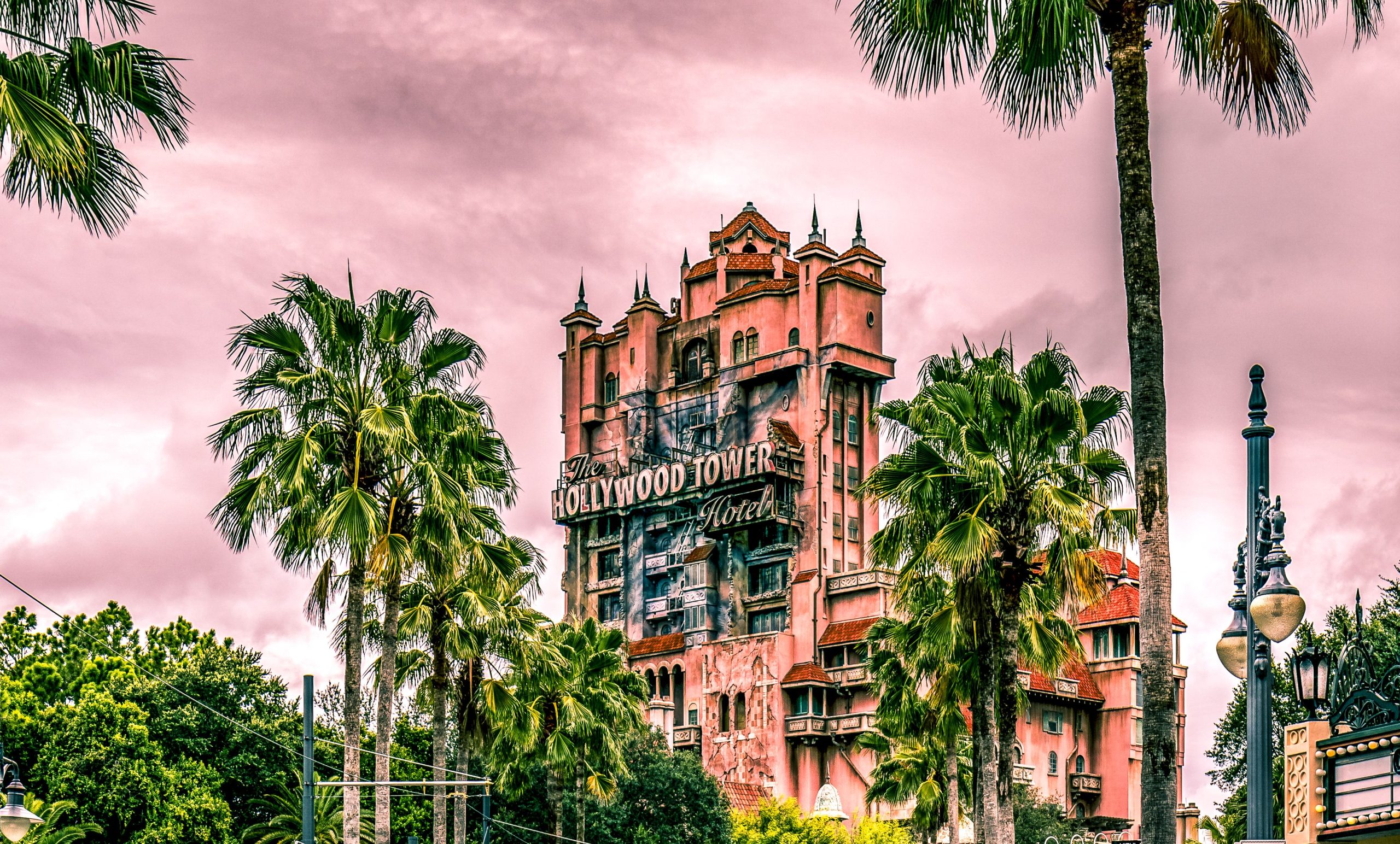 ディズニーワールドタワーオブテロは、壮大ないたずら戦争を隠したリマインダーを持っています