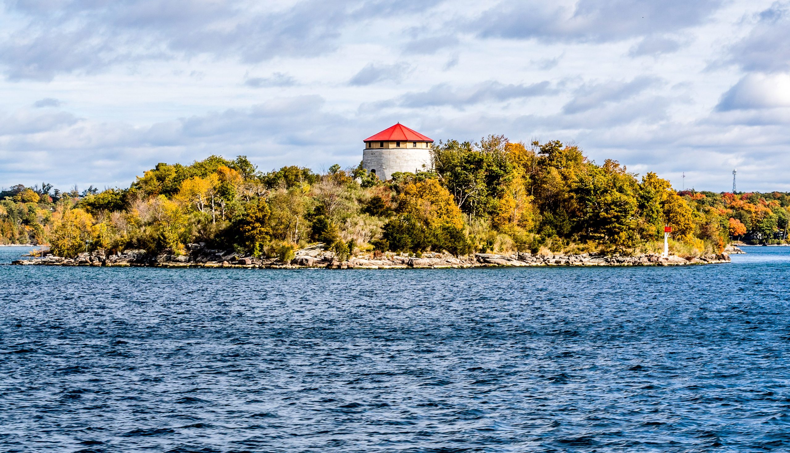 この秘密の禁止時代の隠れ家は、今では美しいプライベートアイランドの休暇です