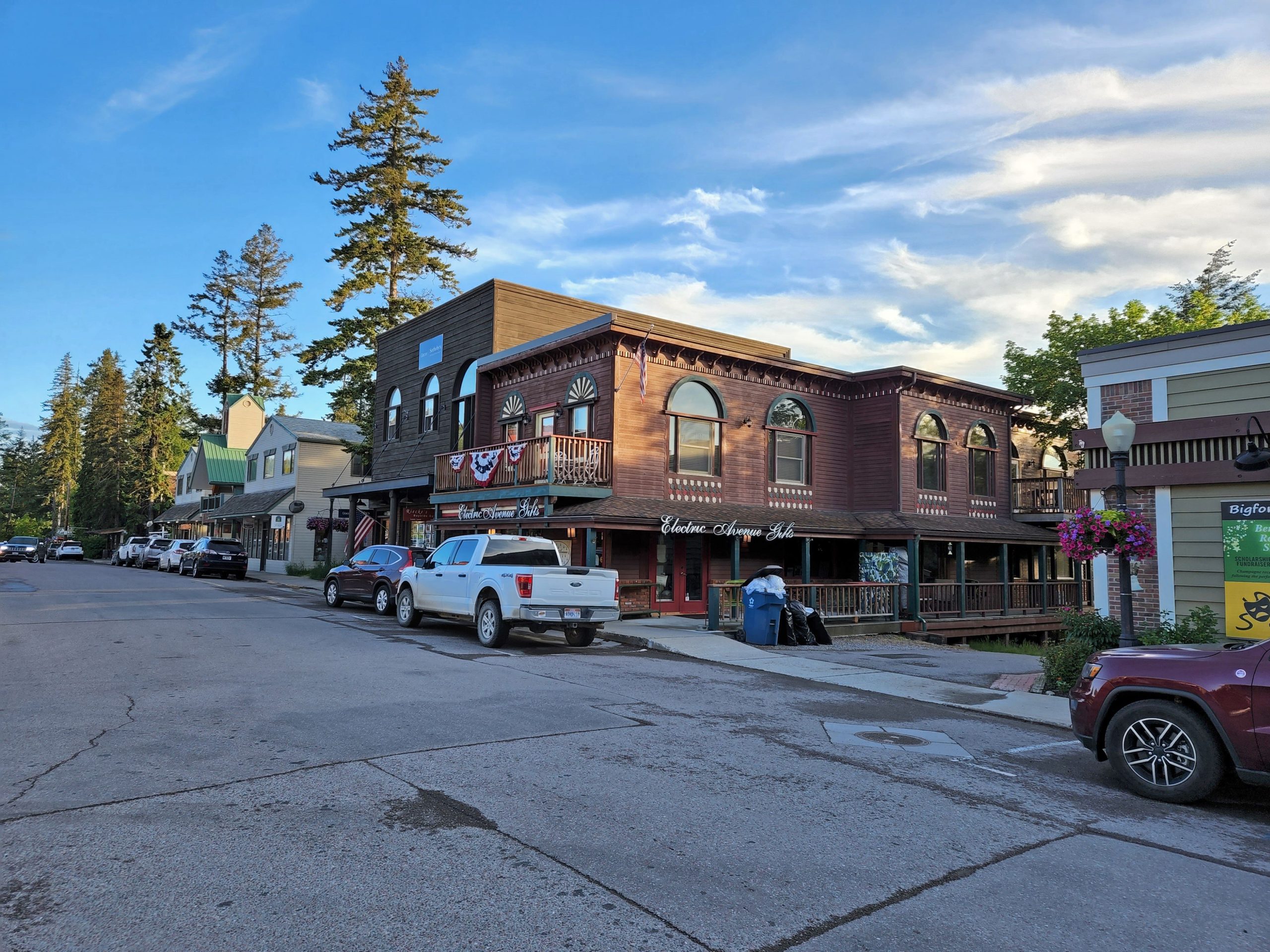 これは氷河国立公園の近くで最も過小評価されている小さな町です