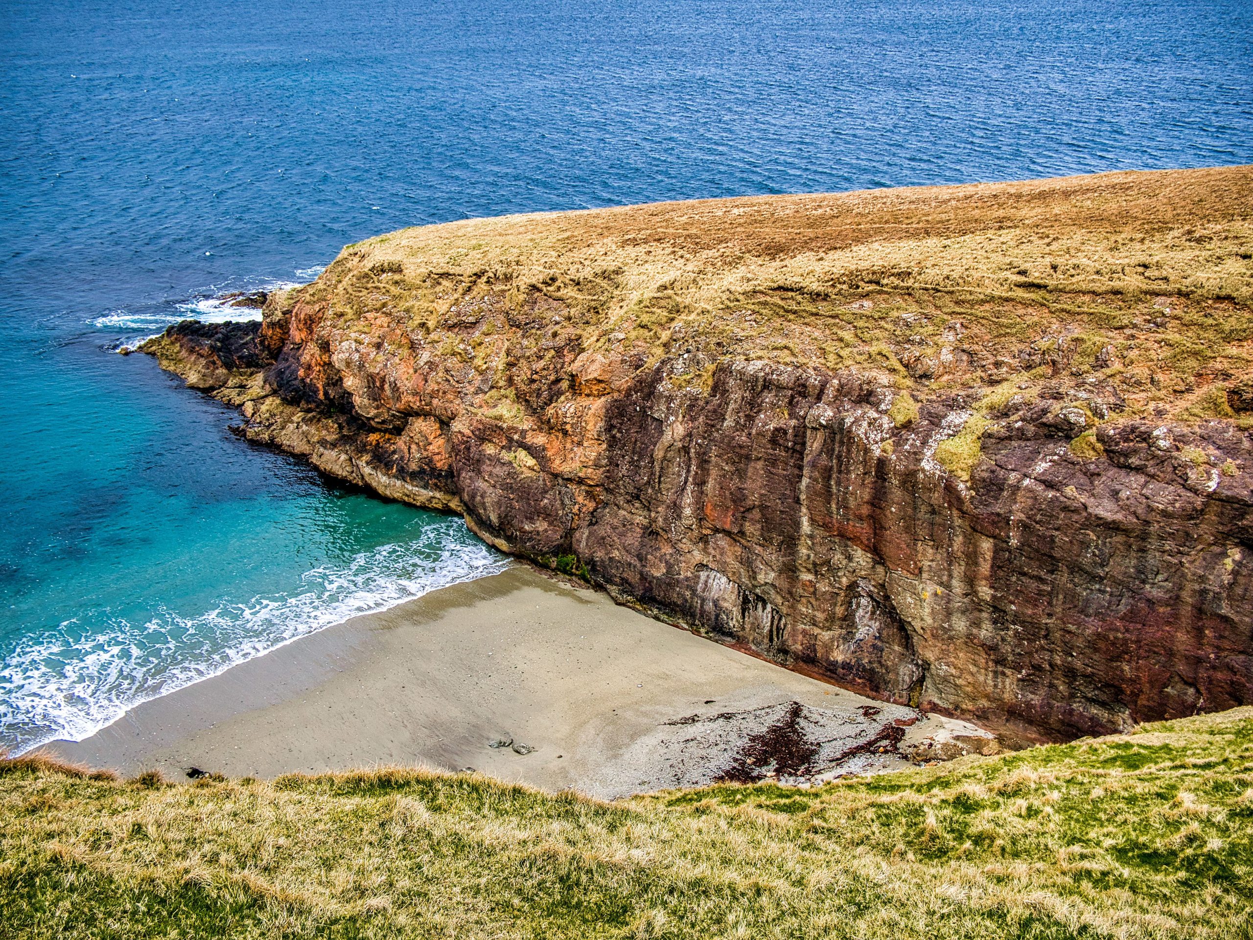 地質学者は、なぜスコットランドの真ん中を通る直線があるのかを明らかにします