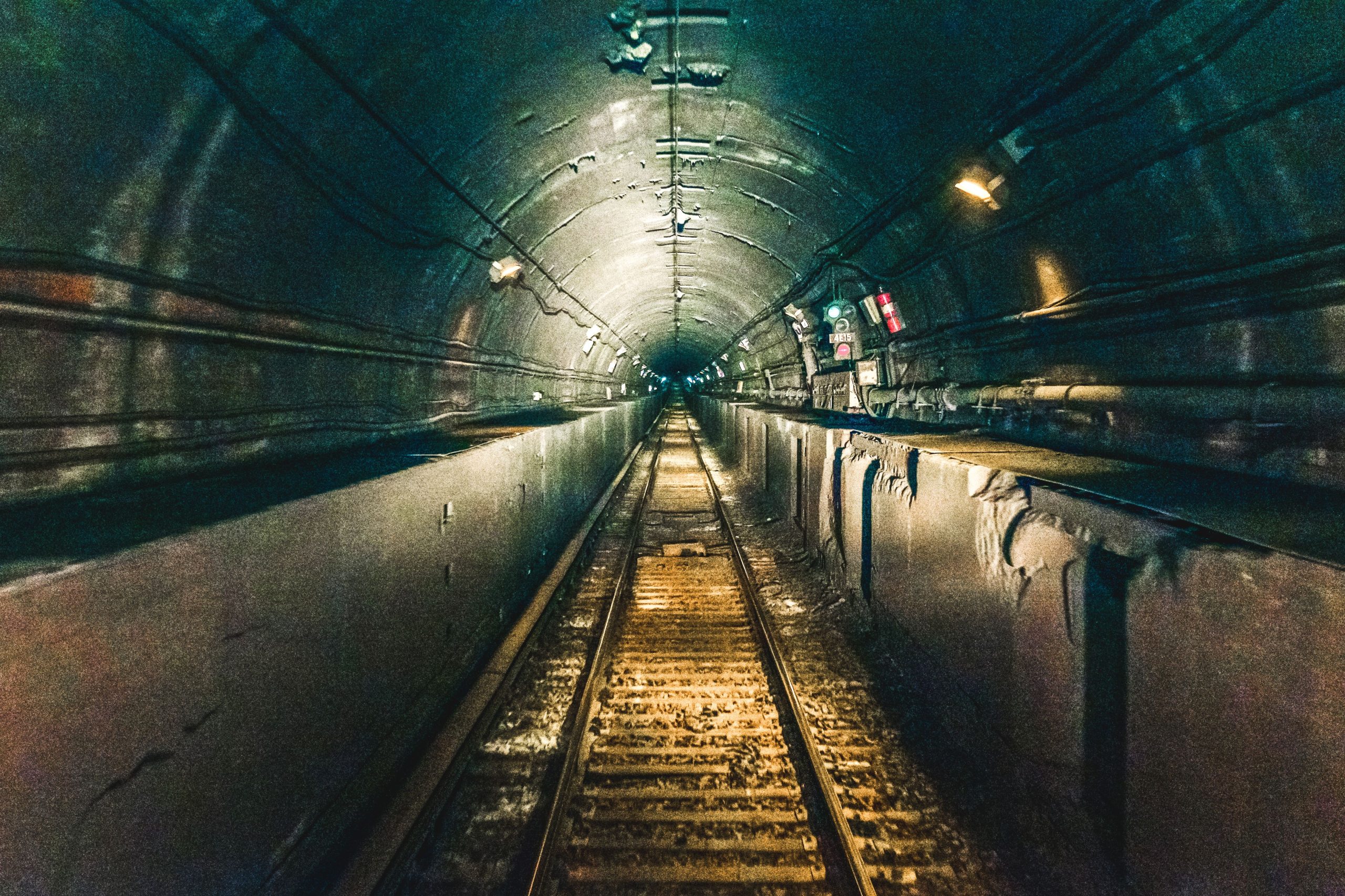 アムトラックは、NYCトンネルを閉鎖しないように知事の嘆願を無視しています。どのくらいの混乱が予想されますか？