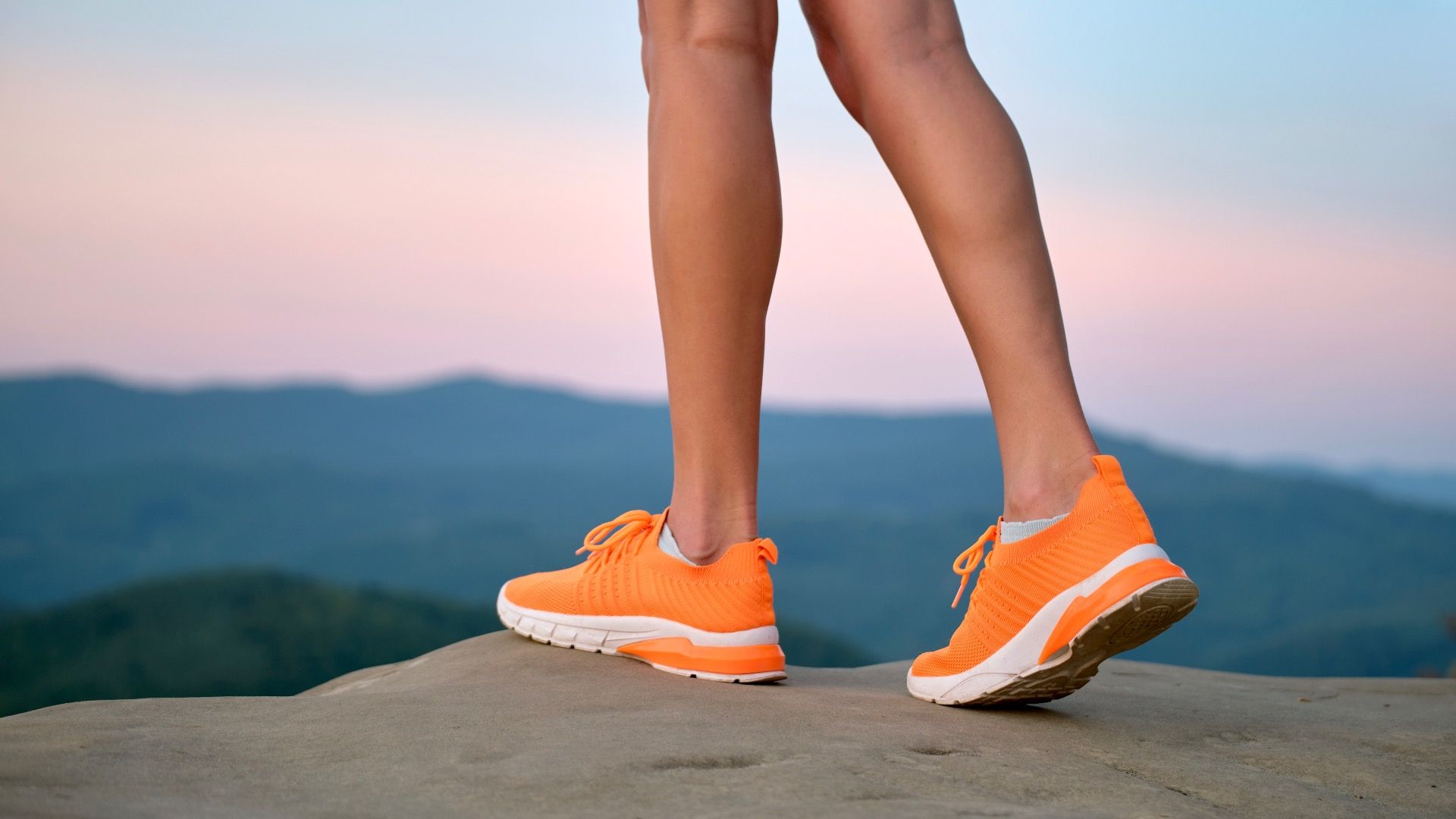 ハイキング時に常にこの色を着る必要があるのはなぜですか