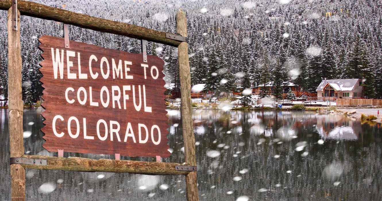 この魅力的なコロラドの町は、記録的な降雪を受けます