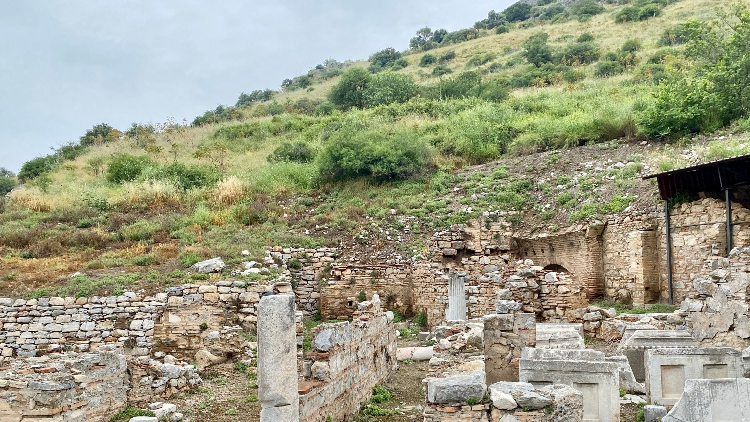 クレオパトラの妹であると考えられている頭蓋骨は実際には10代の少年のものでした