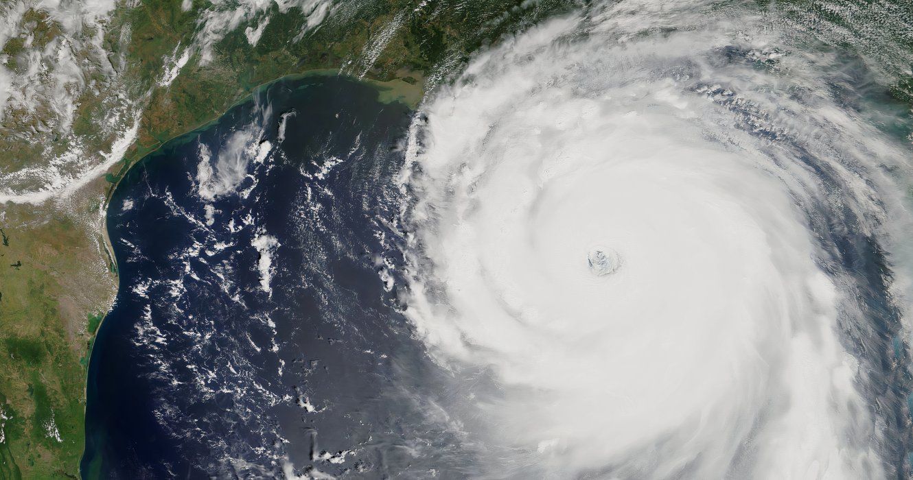 ハリケーンデビーは、クルーズの乗客に混乱を引き起こします