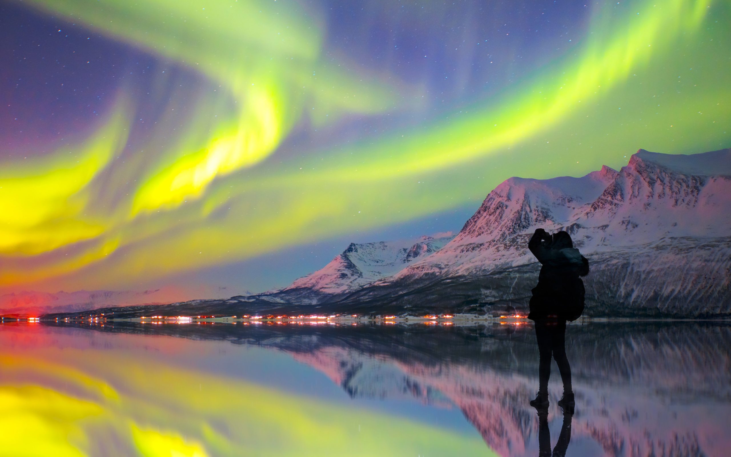 この風光明媚な列車は、オーロラの目撃を保証します