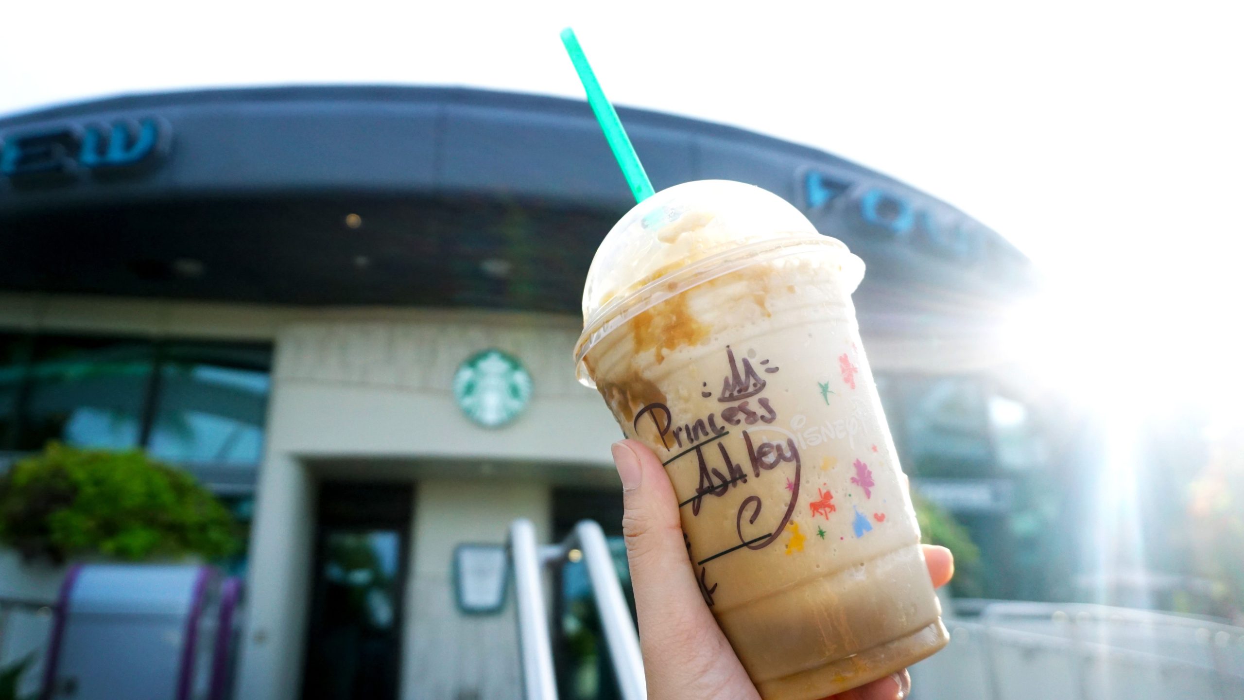 ディズニーワールドの訪問者は、公園の最新の飲み物ルールに頭を悩ませています