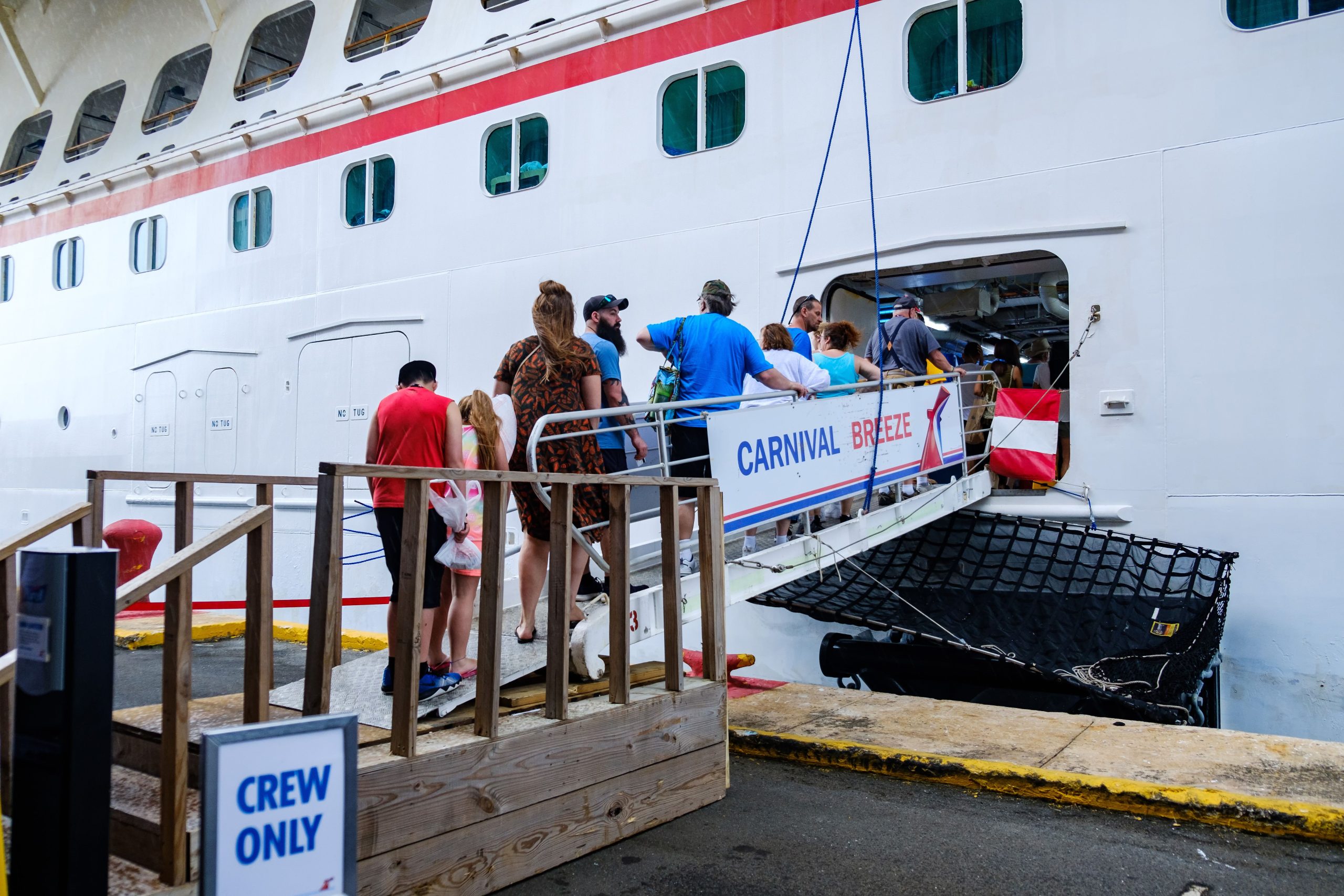 カーニバルクルーズラインは、「迷惑な習慣」で500ドルの新しい罰金を求めてゲストによって称賛されました