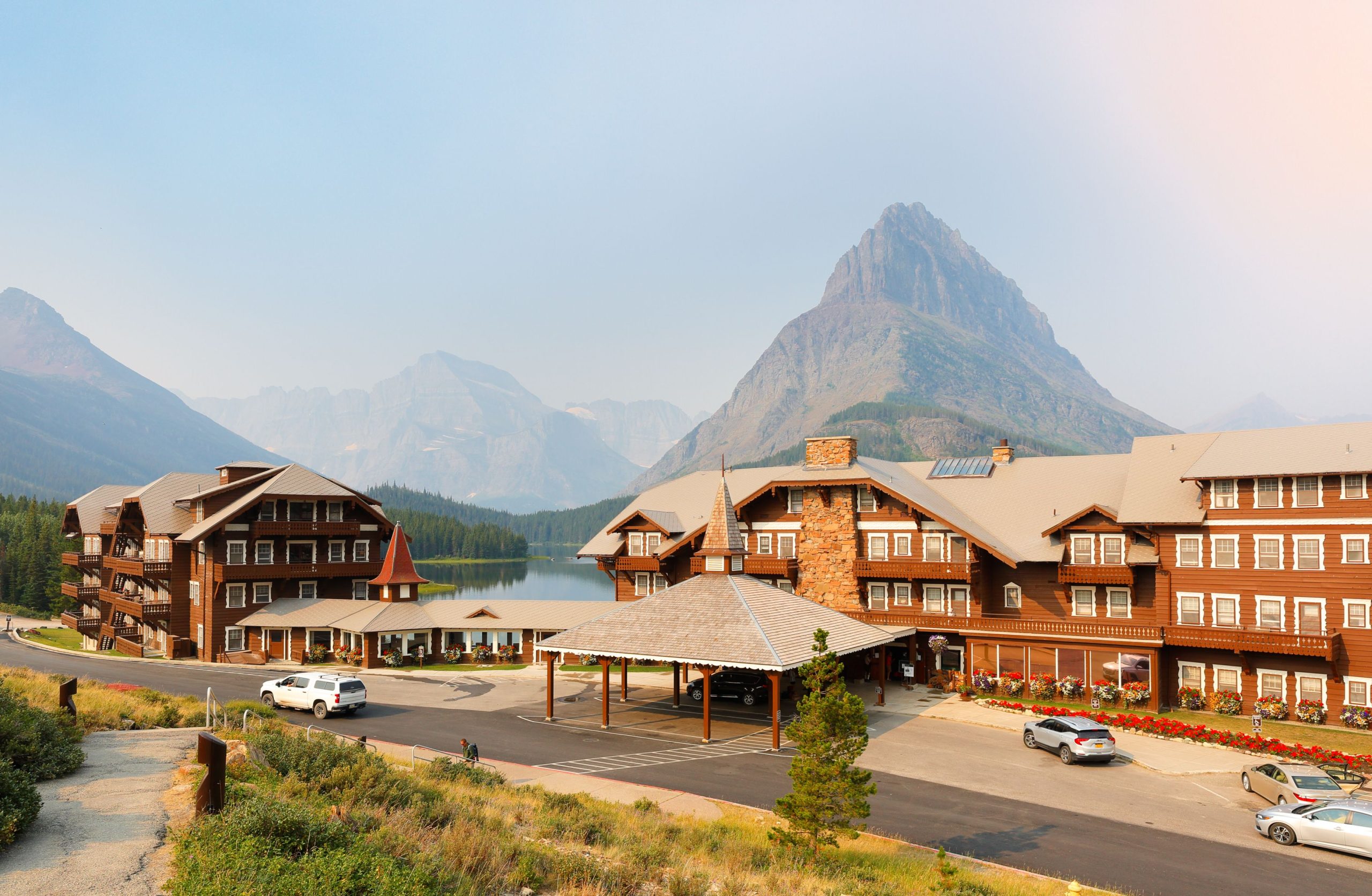 氷河国立公園の玄関口にあるこの山の町は、ユニークな理由でまだ過小評価されています