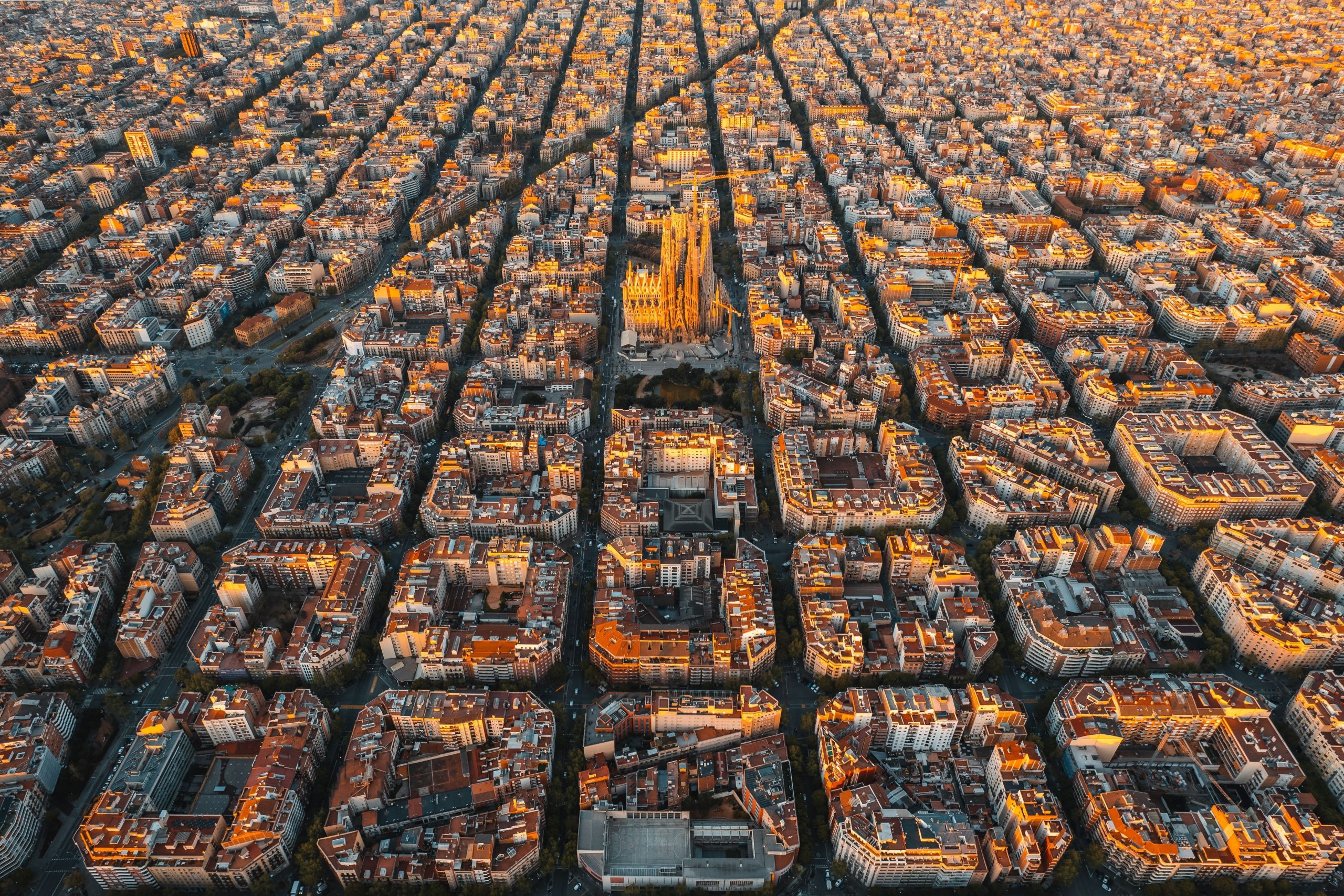 スペインは、Airbnbに住宅危機を遅くするために66,000近くのリストを削減するように命じますが、観光客はどのように役立ちますか？