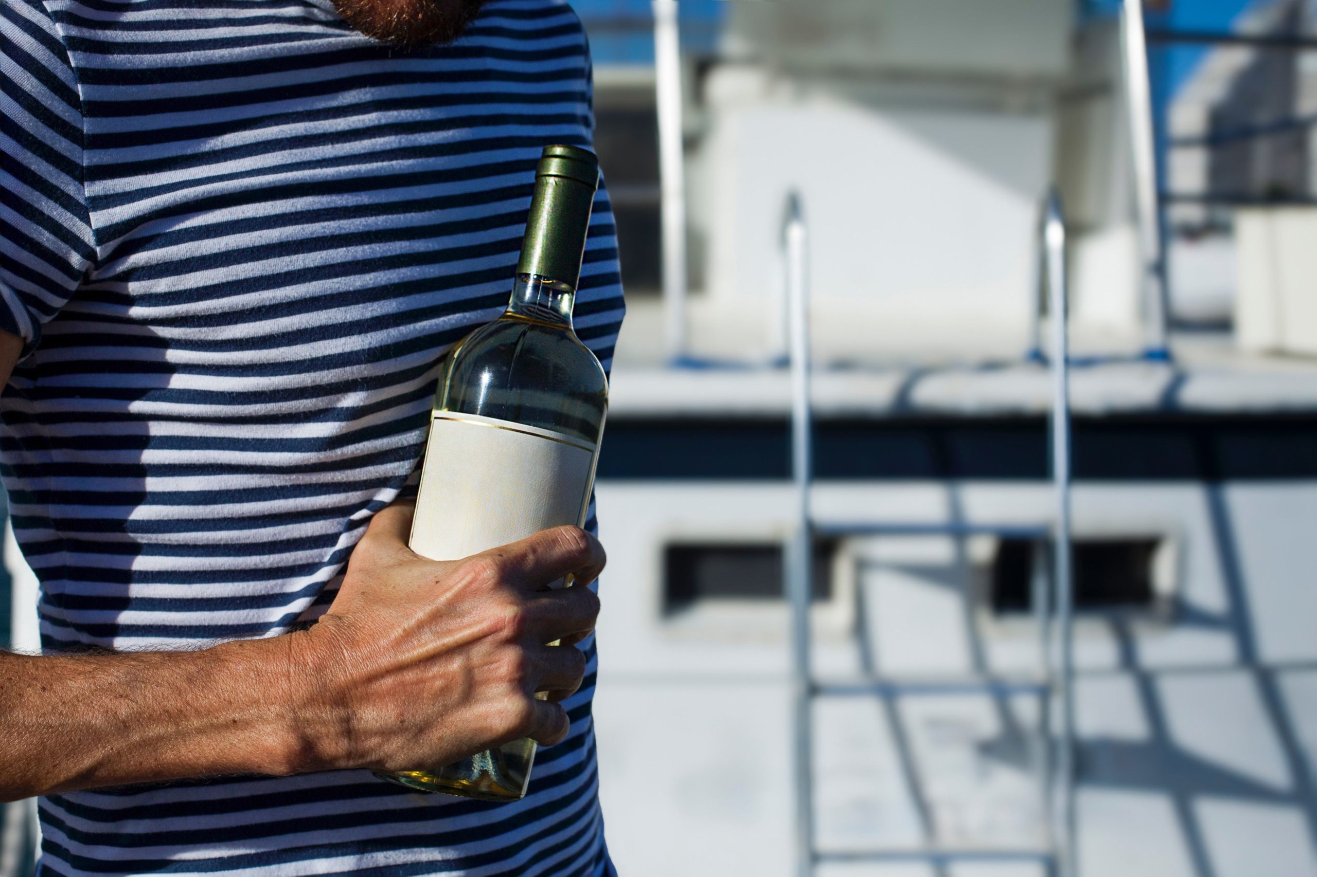 カーニバルクルーズラインの問題特定のワインの禁止ゲストは乗船できます