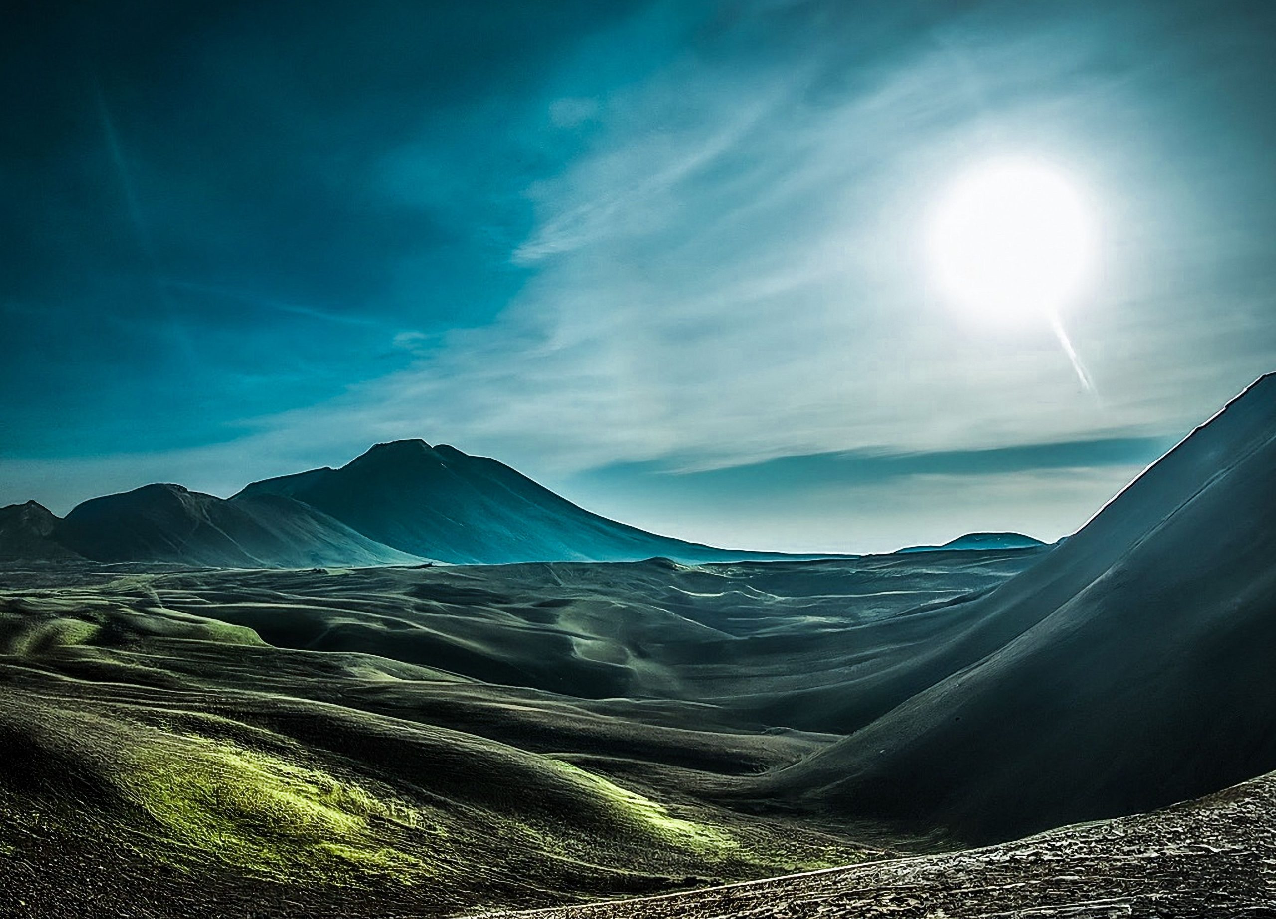 科学者は「青い太陽」の200年前の謎を解決しました