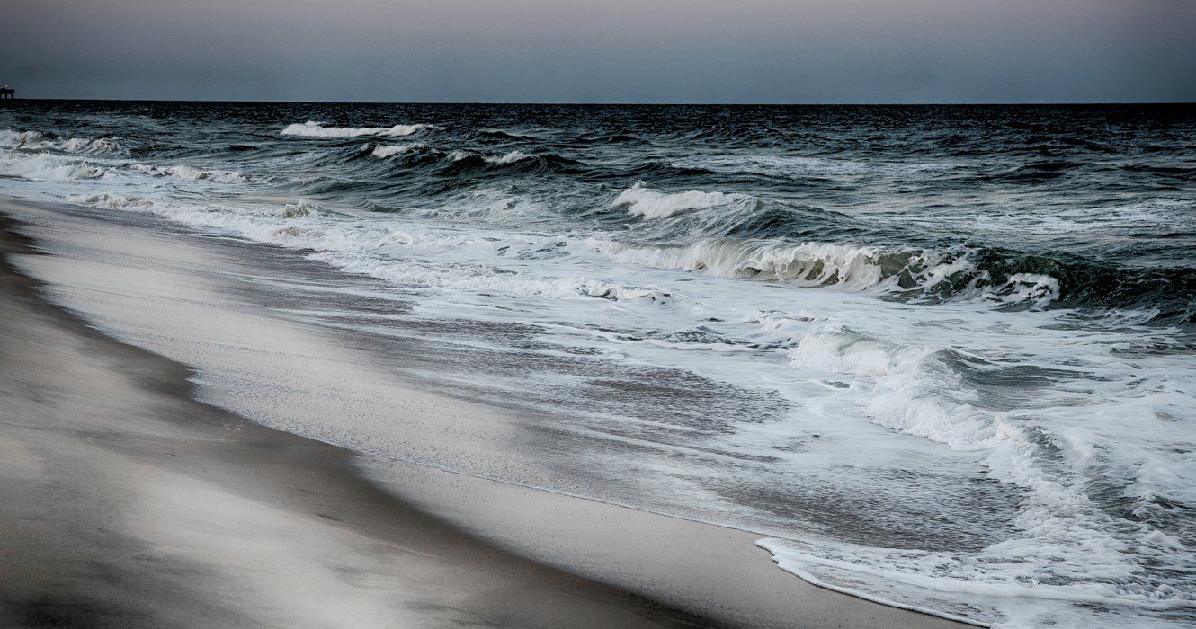 ノースカロライナのビーチは、雨水が海に汚染物質をポンプするように勧告されています