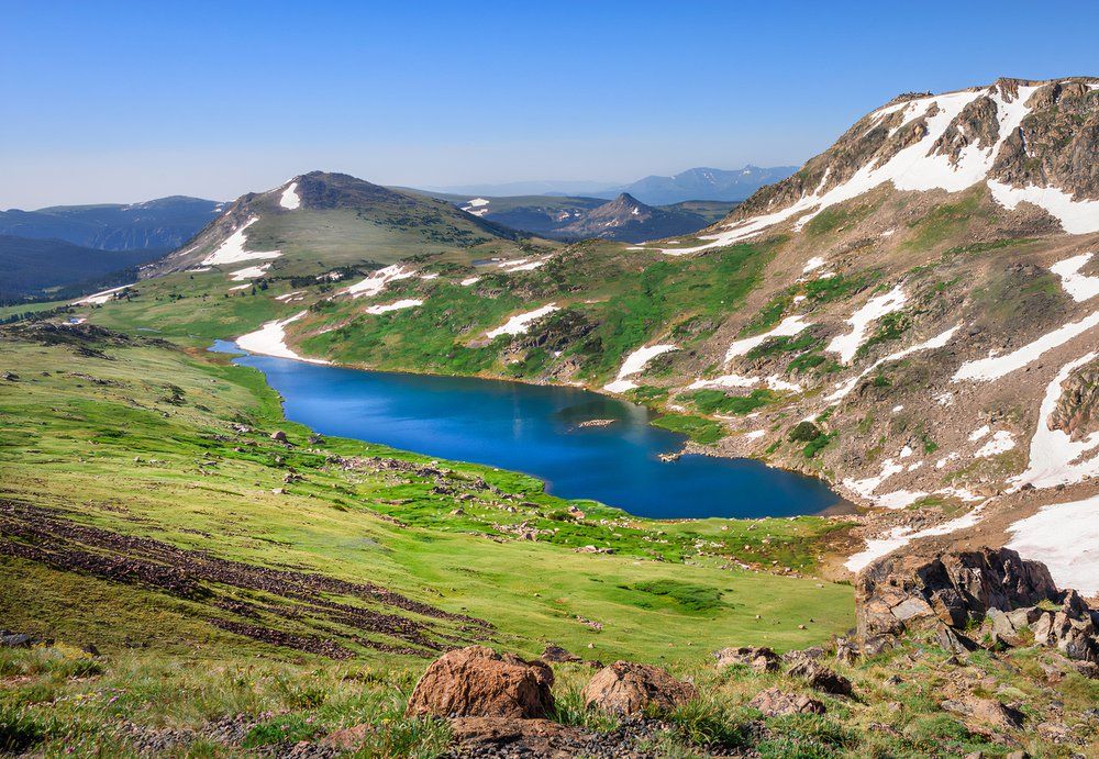 スキップイエローストーン：アメリカで最も古い国有林は近く、より大きく、より良い