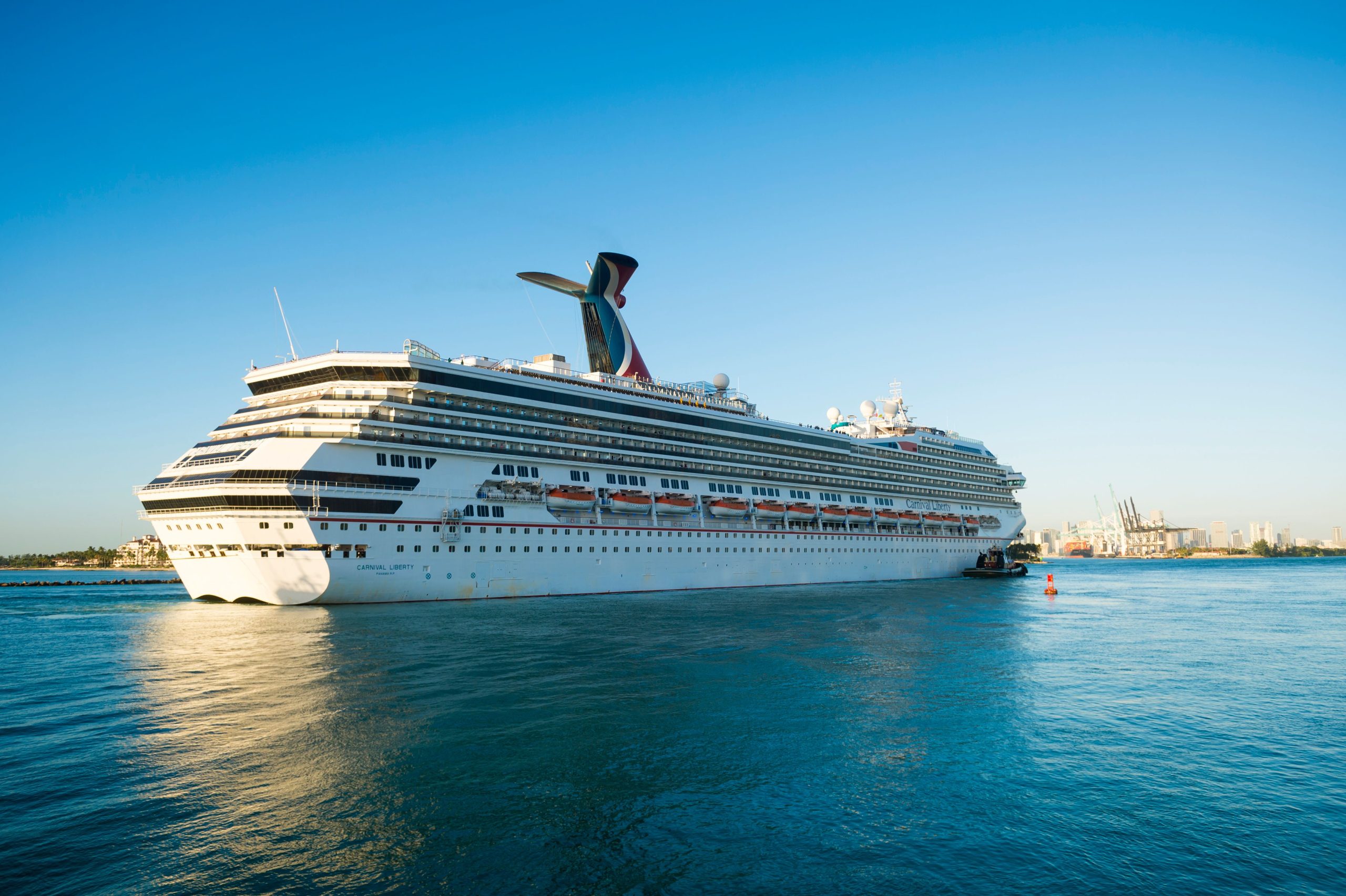 カーニバルクルーズラインは、土壇場のキャンセルを発表した後、再び批判を引きます