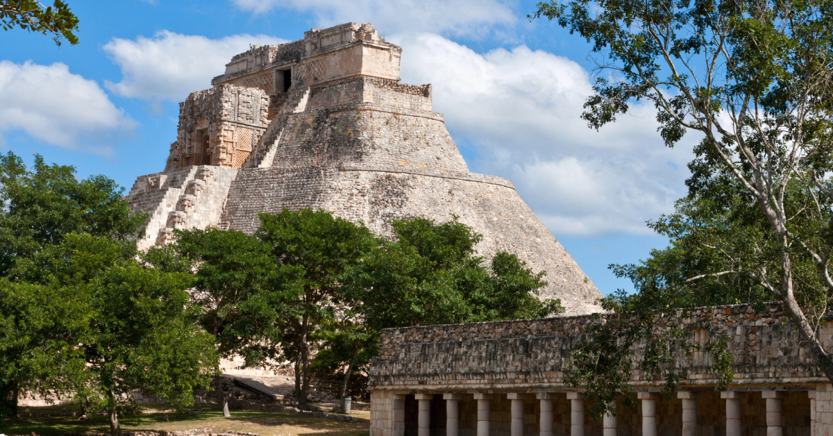 メキシコでのエキサイティングなピラミッドの発見は、人工物で満たされた酸味のあるもので終わります