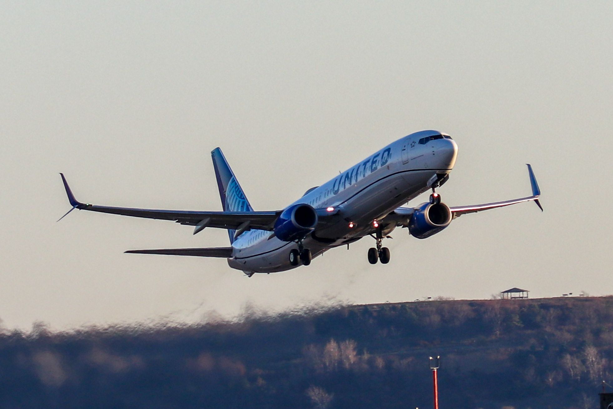 スモーキングブレーキと炎：ユナイテッド航空はボーイング737-900erをデンバーで発行した後、737-900er