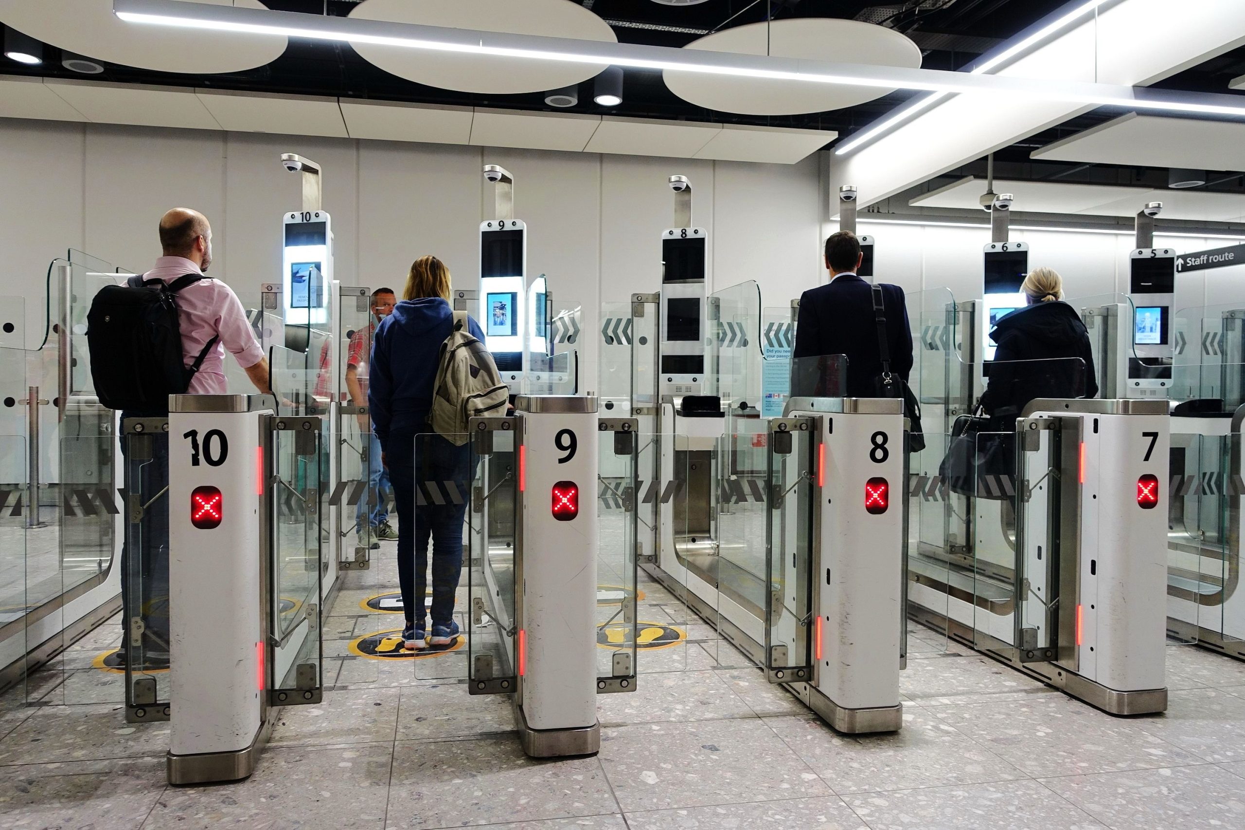 TSA労働者は、一般的な間違いをめぐる顔の認識をオプトアウトする権利を乗客に否定します