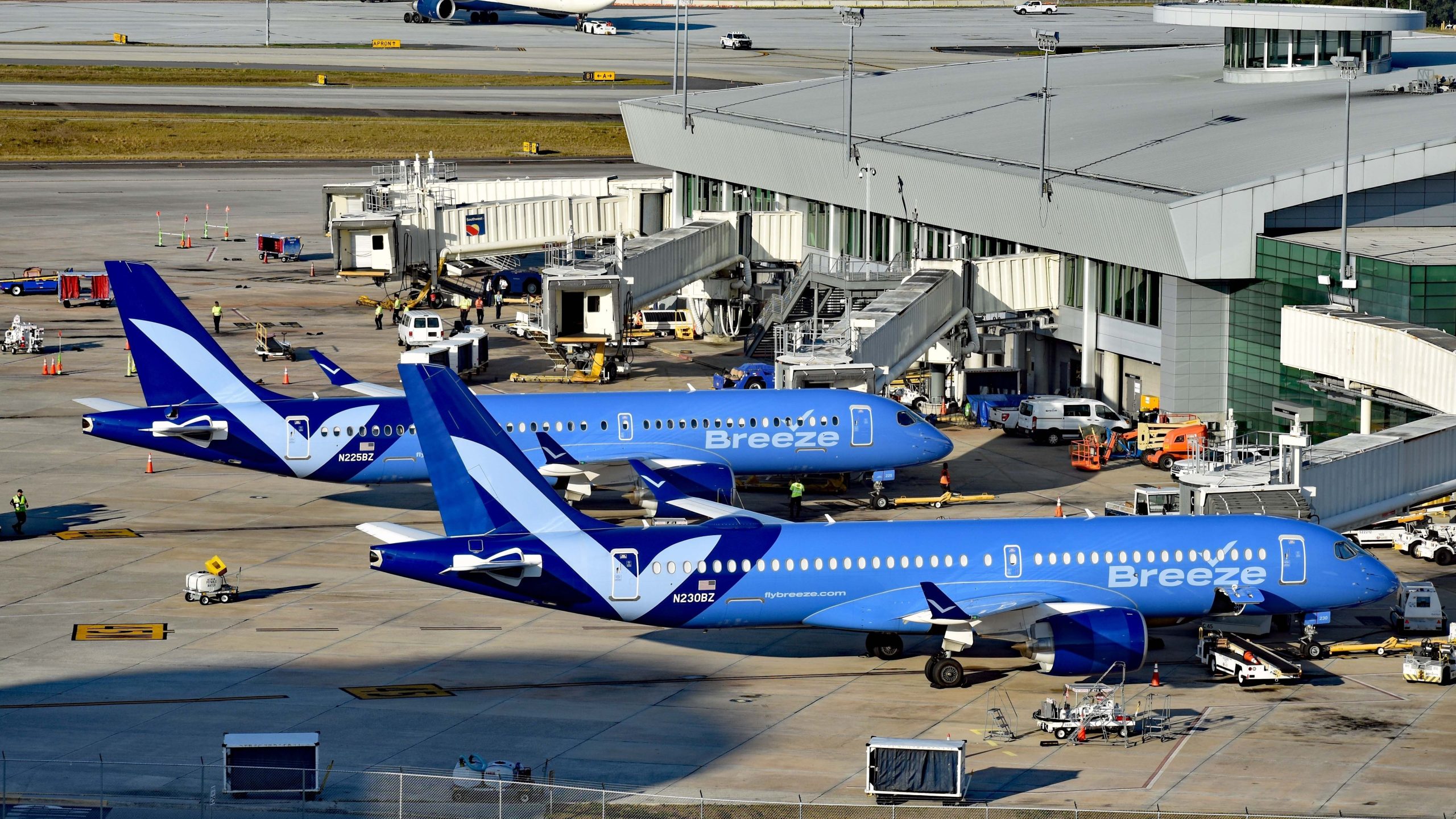 海岸から海岸：Breeze Airways 'Past＆現在の最も長いルート